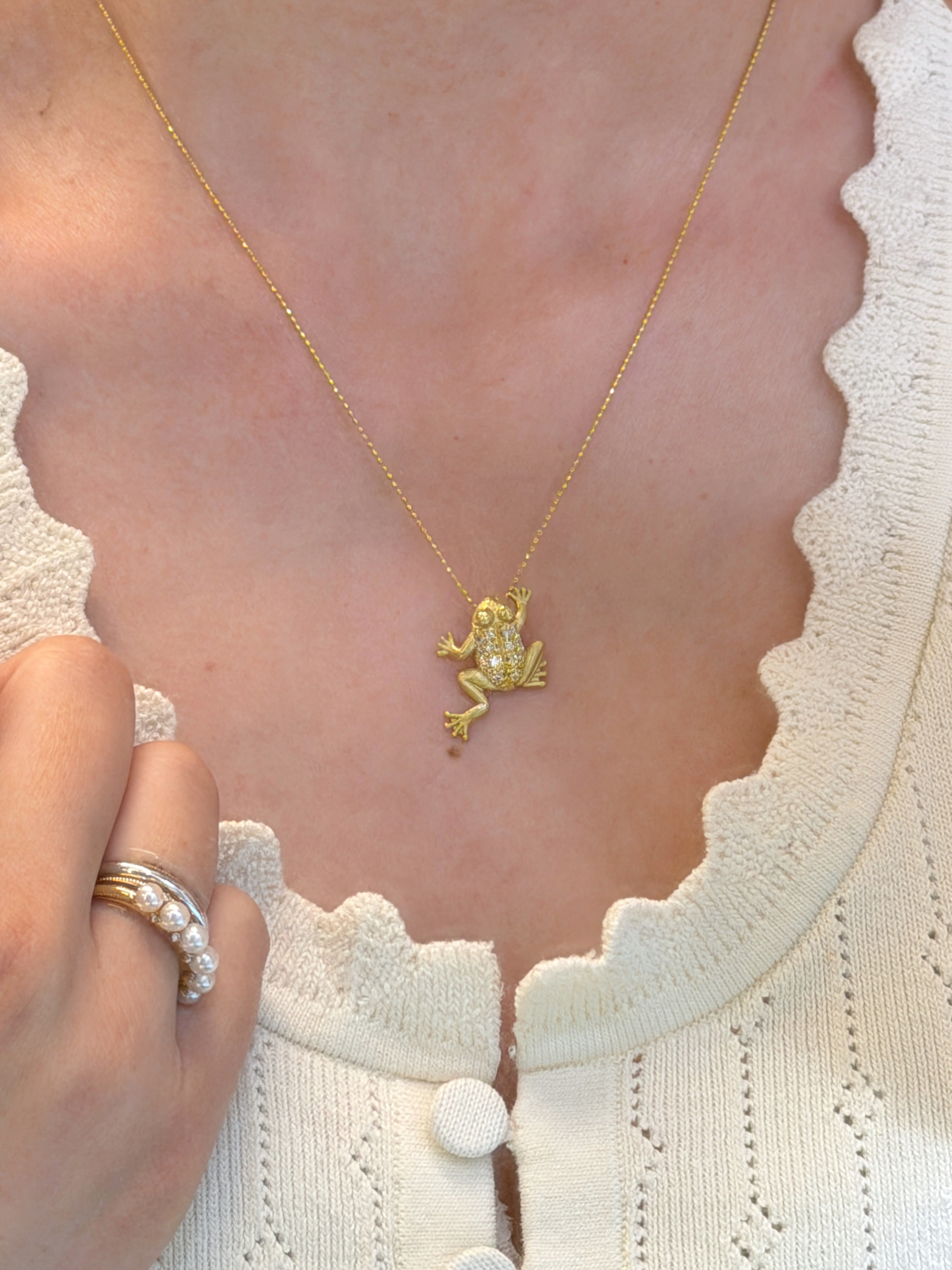 K18 Yellow Gold Natural Diamond Frog Pendant Necklace | Animal Jewelry
