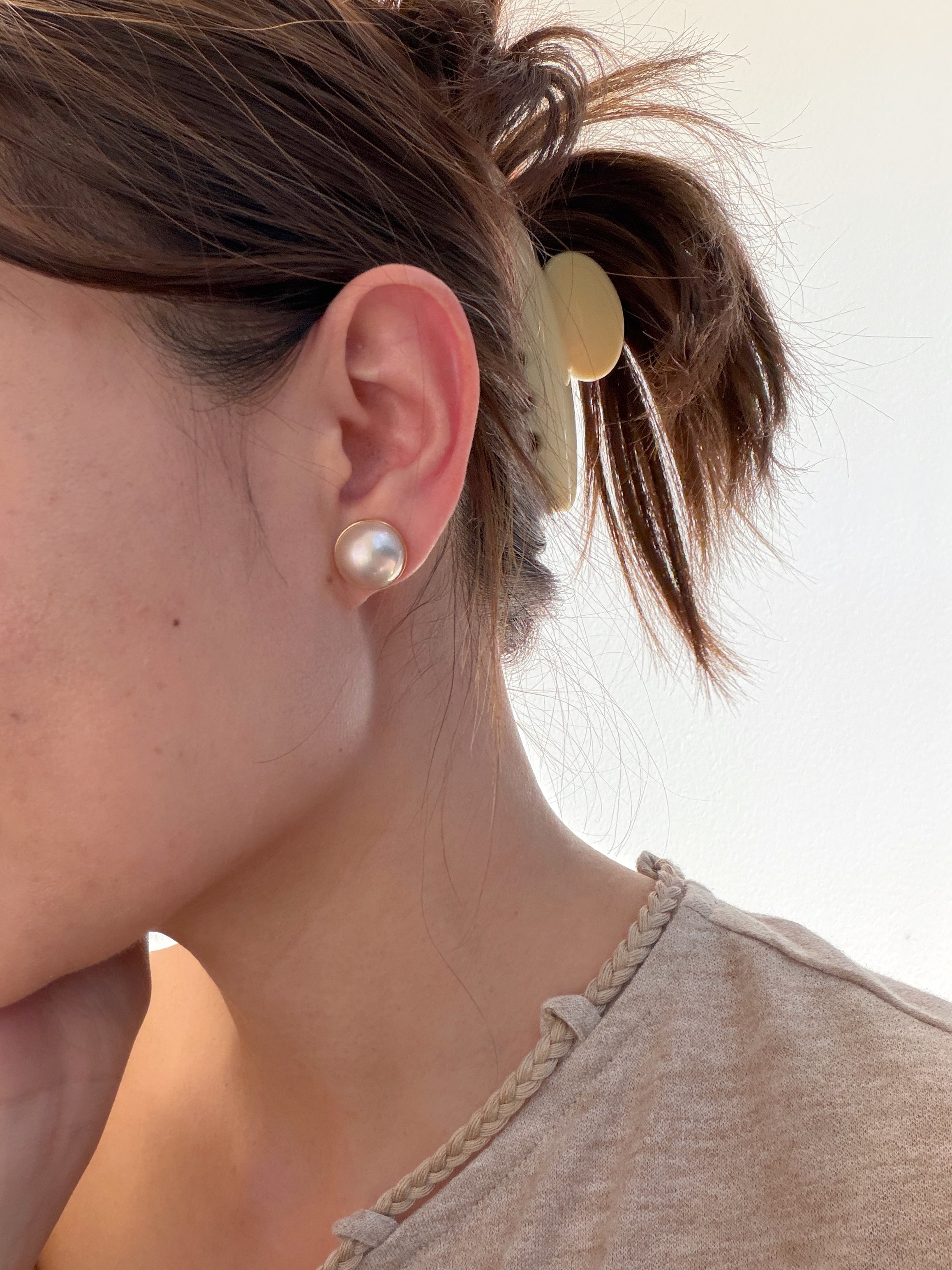 K18 Yellow Gold 14mm Mabe Pearl Button Stud Earrings
