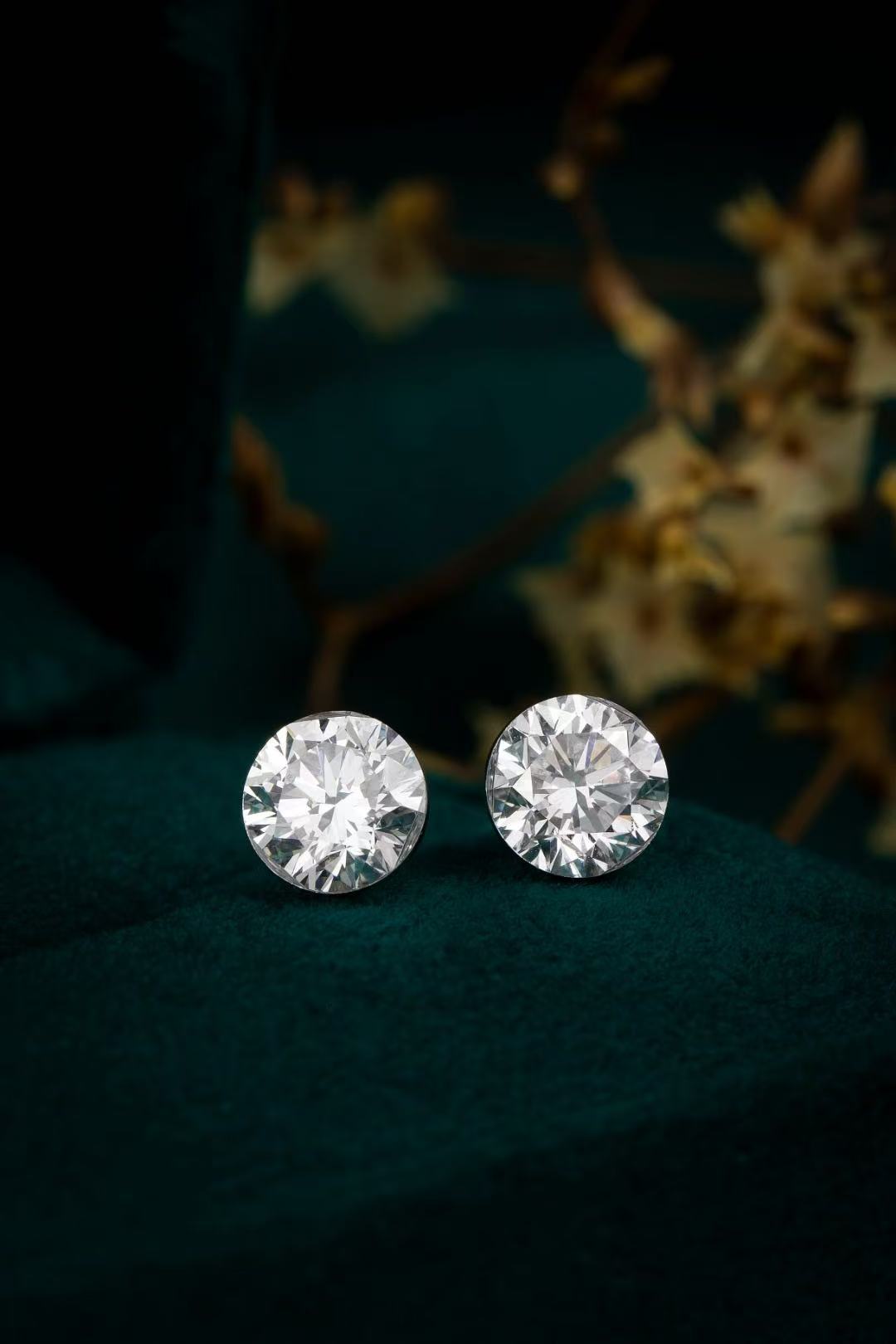 PT900 Platinum Round Lab Grown Diamond Solitaire Stud Earrings (0.65ct/p)