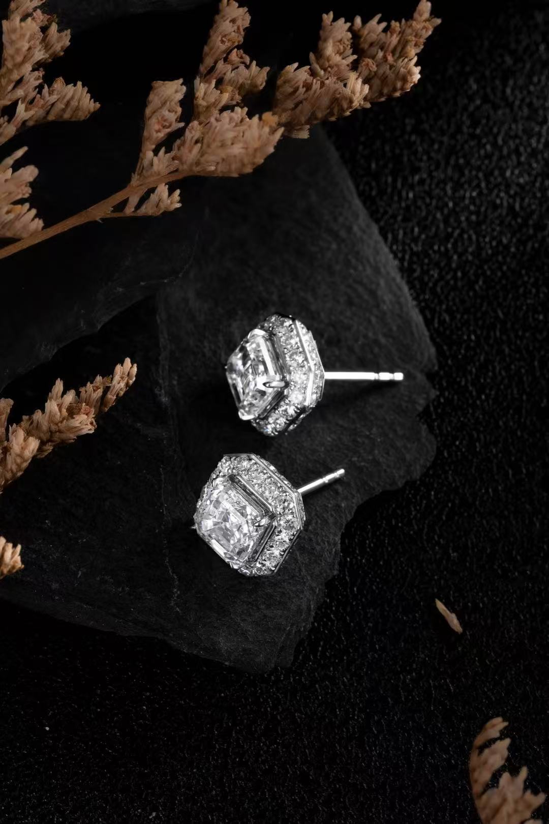 14K White Gold Asscher Cut Halo Diamond Stud Earrings (1.035ct/p Main Stone)
