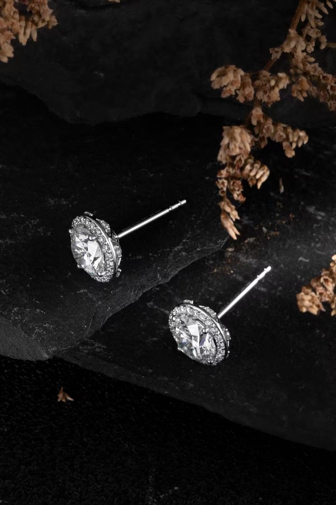 14K White Gold Round Halo Diamond Stud Earrings (0.98ct/p Main Stone)