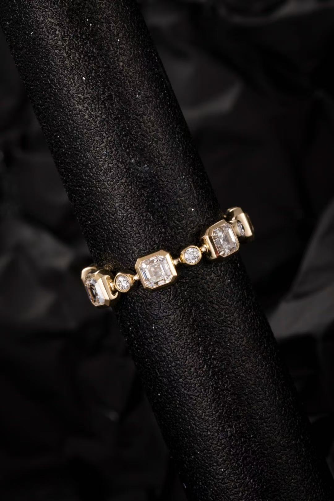 14K Yellow Gold Alternating Emerald & Round Diamond Eternity Band Ring(≈0.186ct/p Main stone)