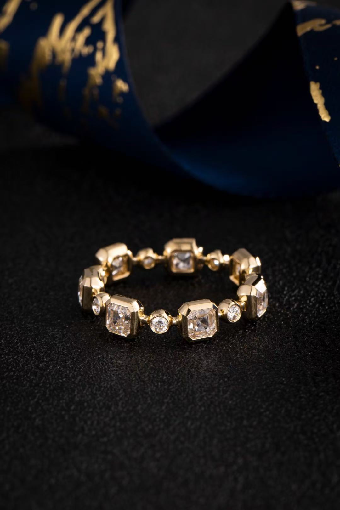 14K Yellow Gold Alternating Emerald & Round Diamond Eternity Band Ring(≈0.186ct/p Main stone)