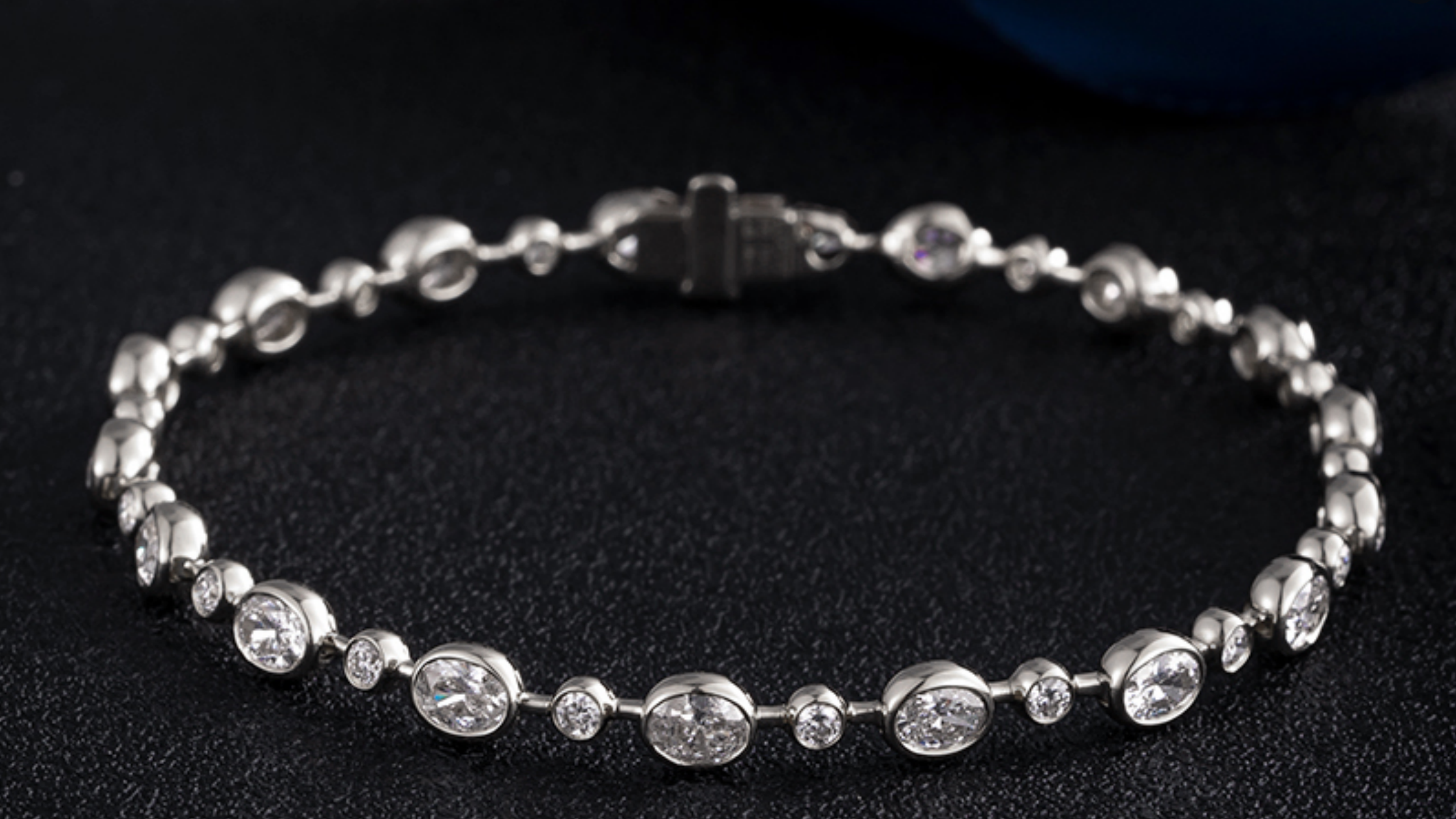 10K White Gold Oval Bezel Diamond Link Bracelet(≈0.103ct/p Main stone)