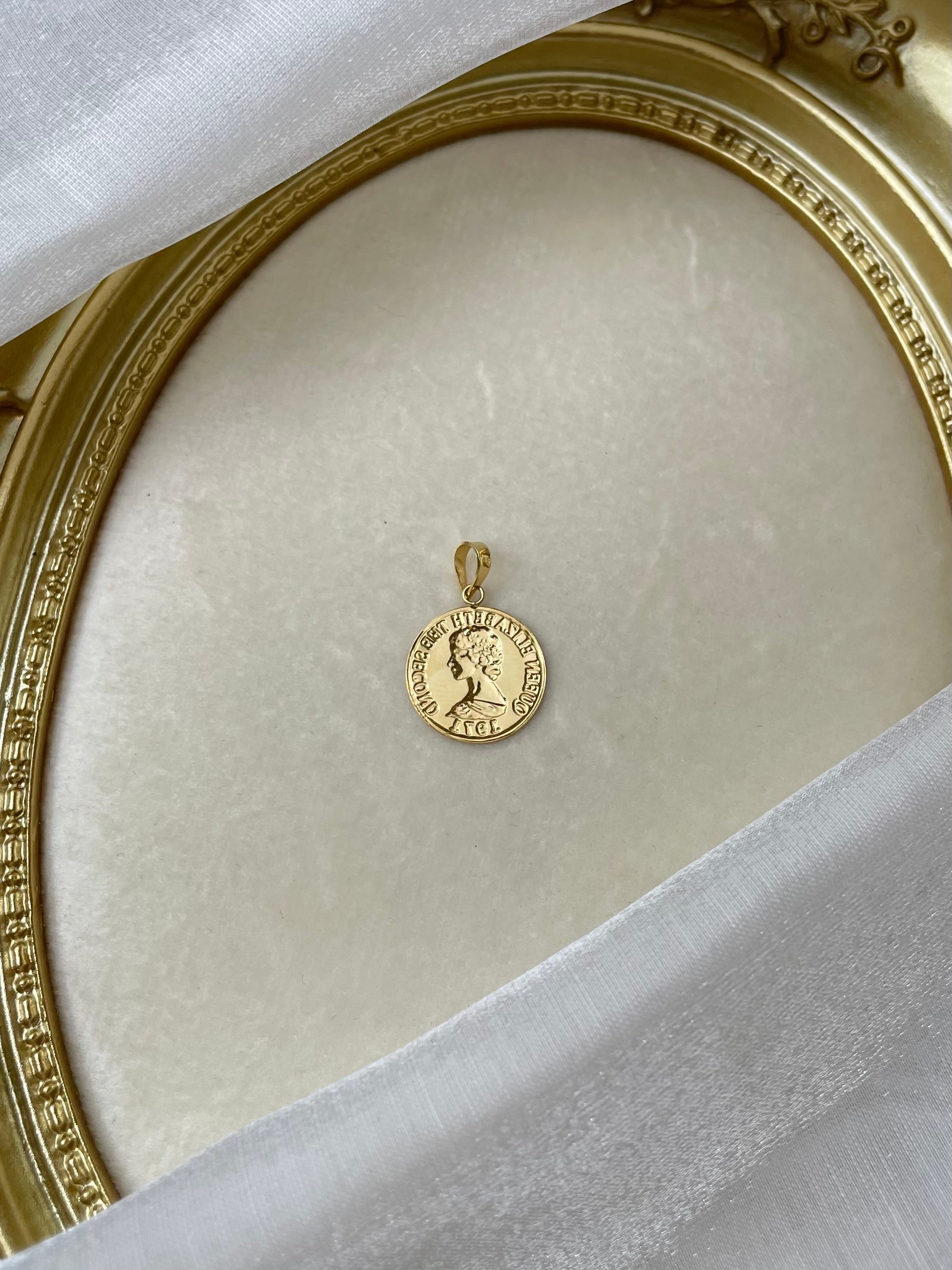 K18 Gold Queen Elizabeth Coin Pendant