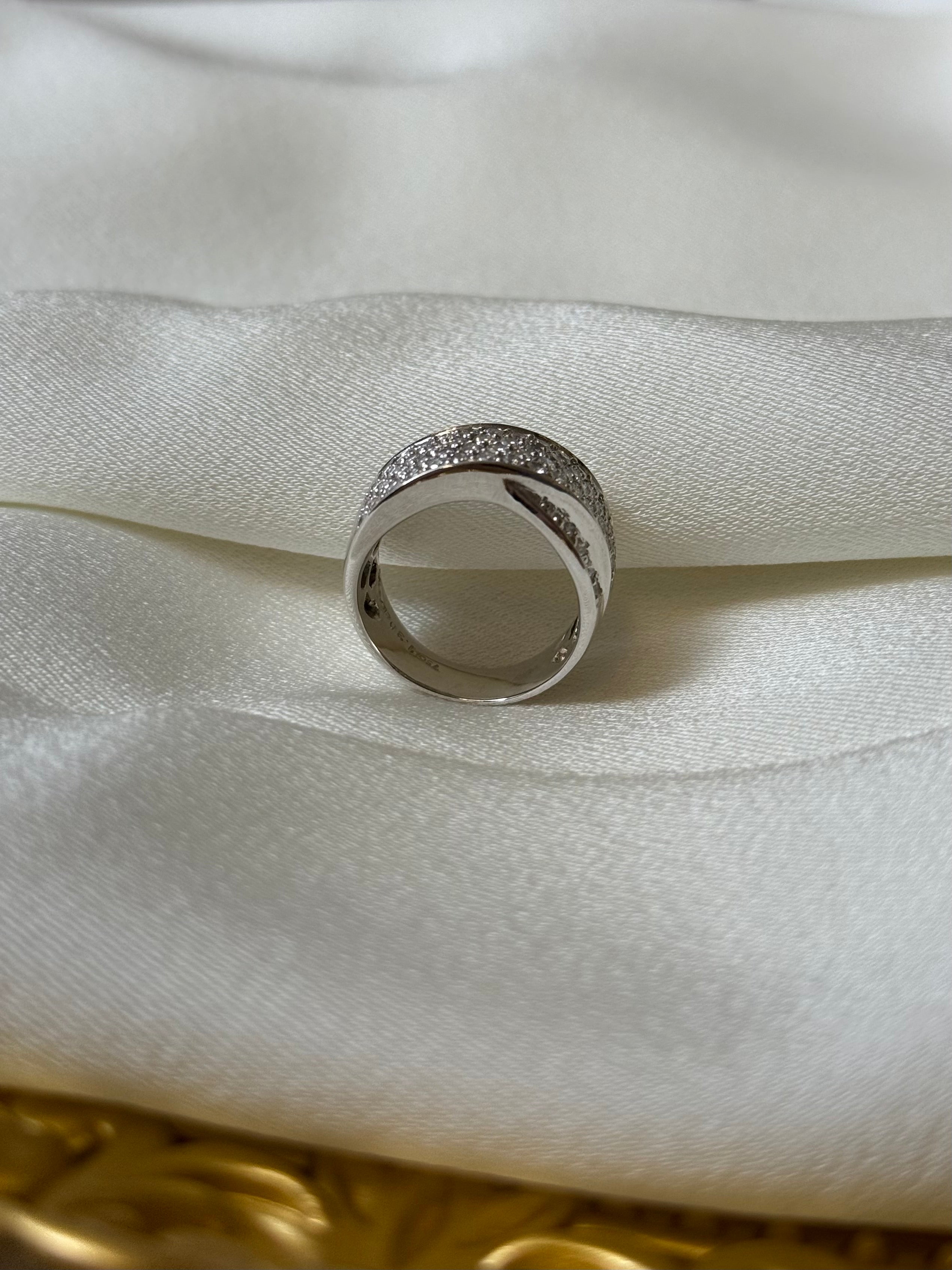 Vintage Ring in K18 White Gold with Natural Diamond