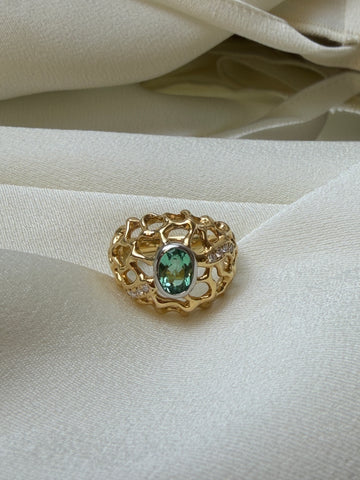 Vintage Ring in K18 Yellow Gold & Diamond with Green Tourmaline