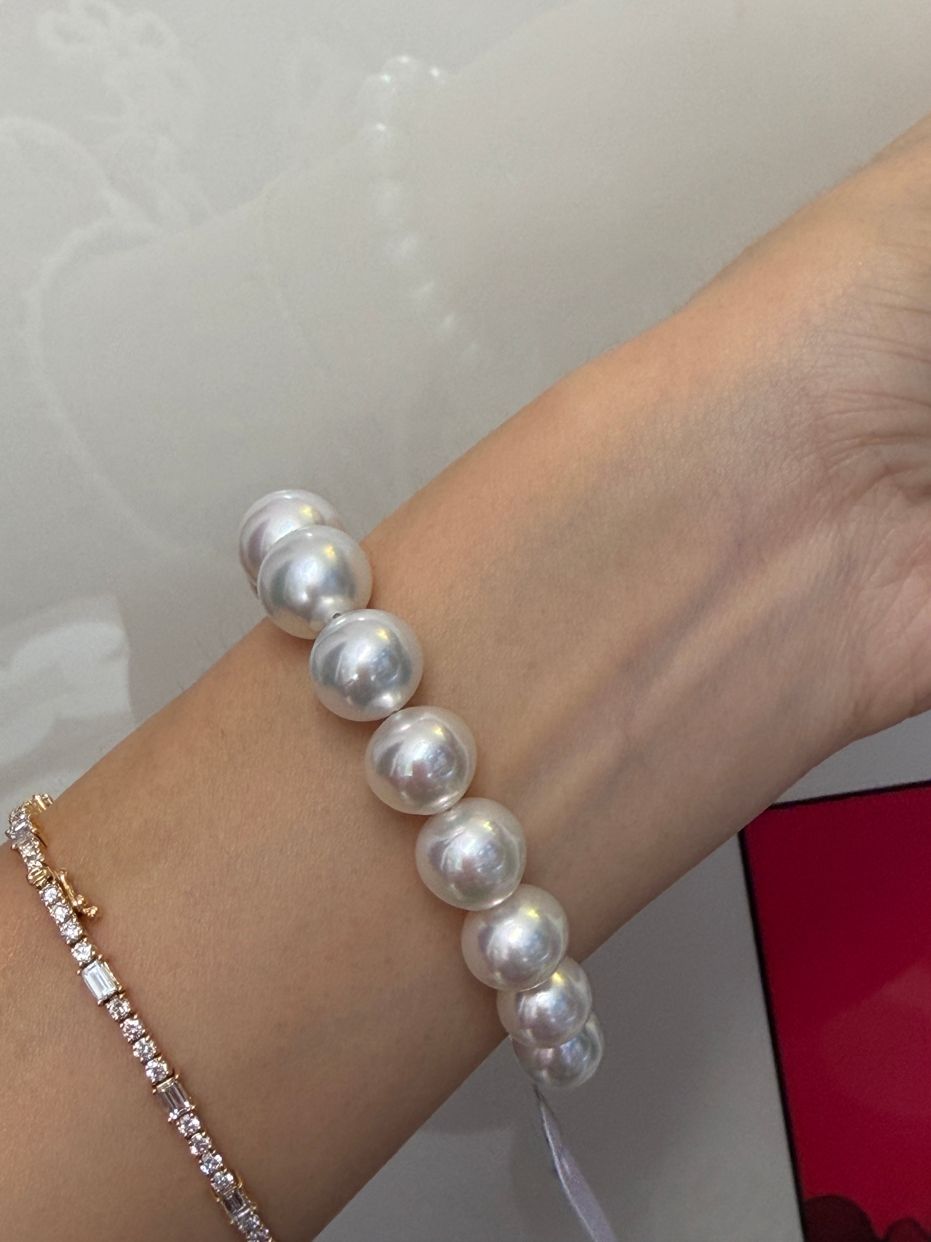 9.2-11.9mm "白い蝶" White South Sea Pearl Bracelet