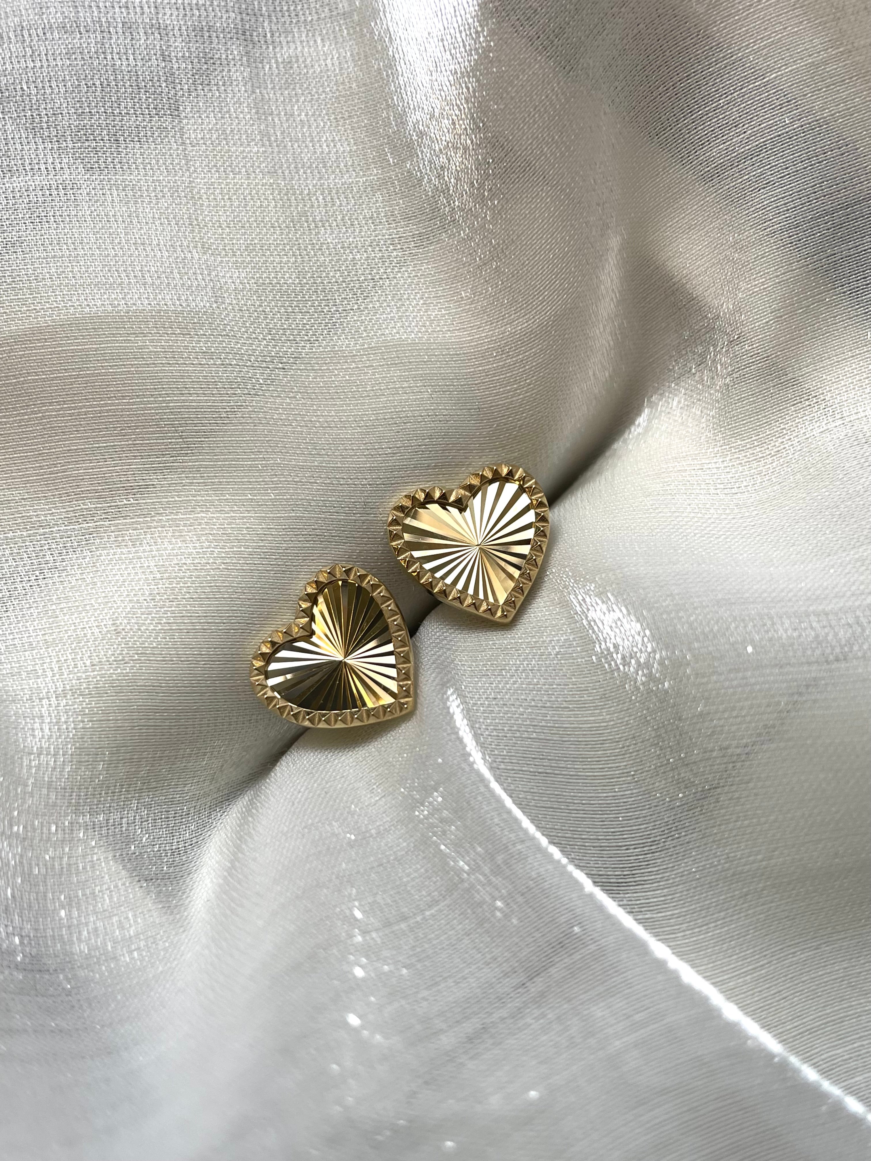 k18 Laser-Faceted Heart Earring