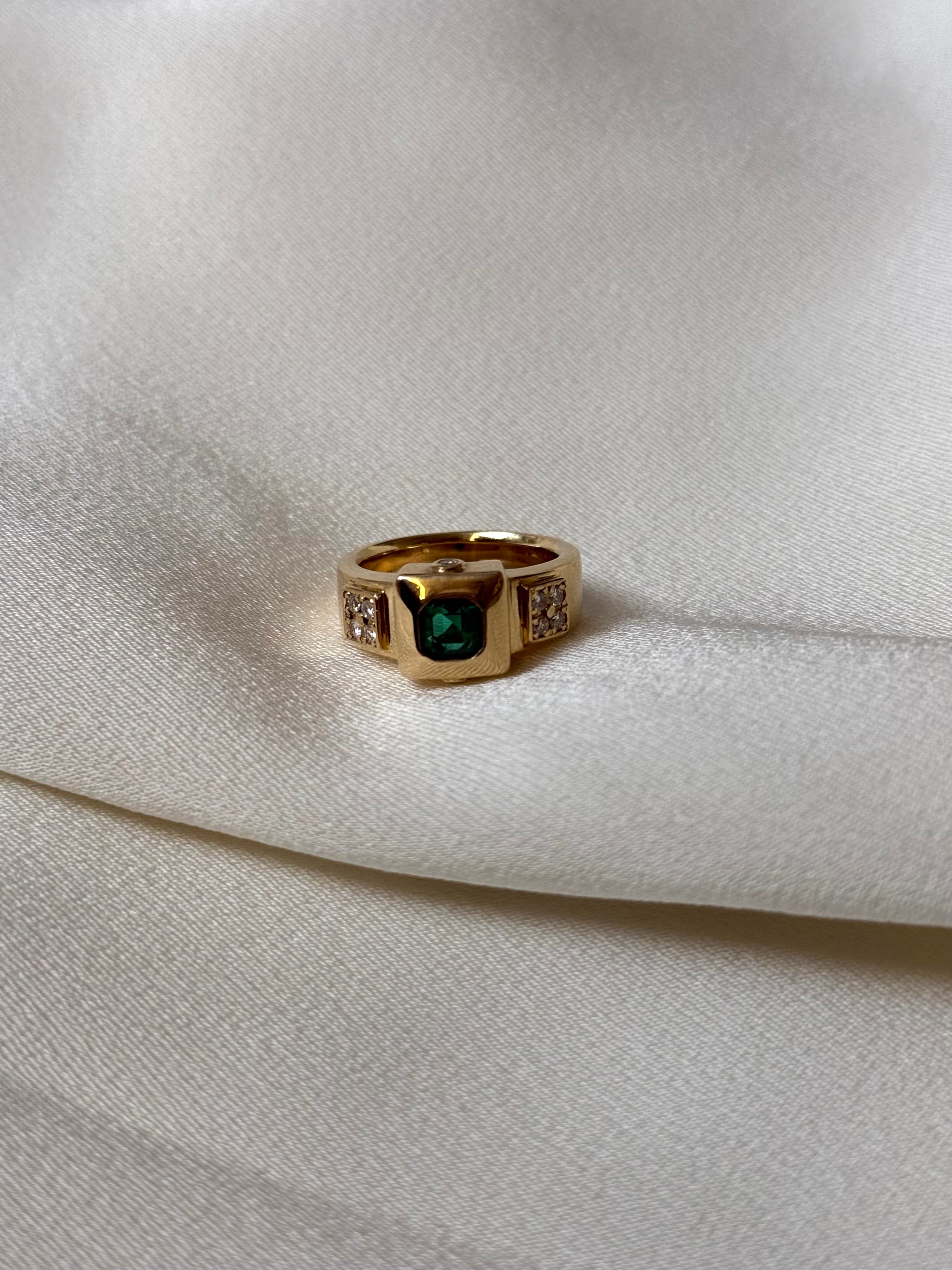 Vintage Ring in K18 Yellow Gold with Emerald & Natural Diamond