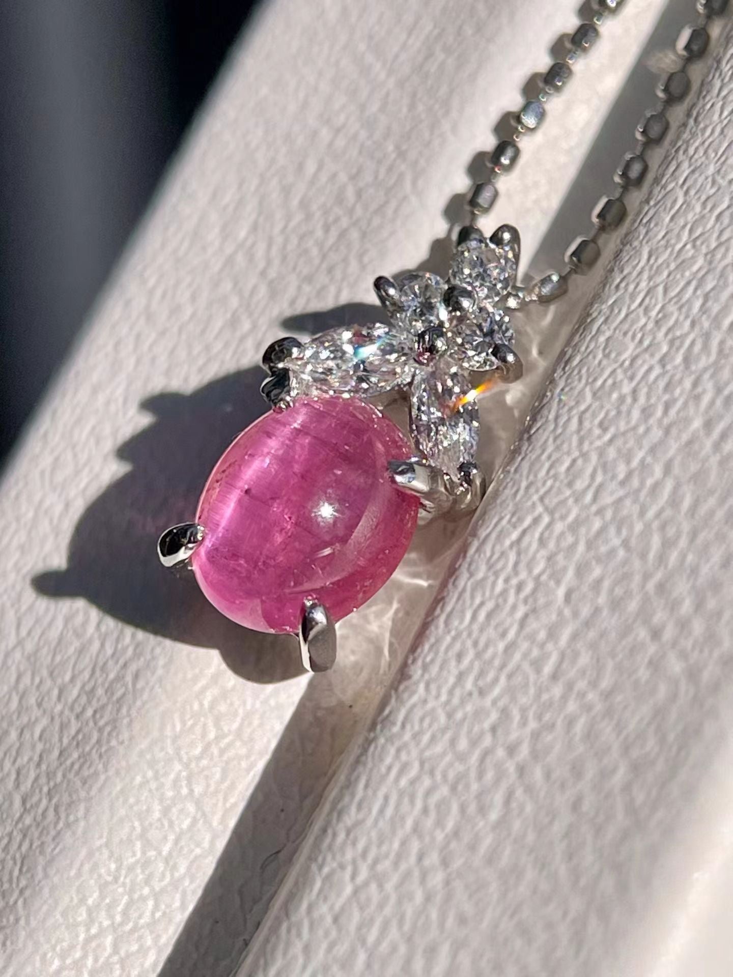 0.98CT Cat’s Eye Strawberry color Beryl