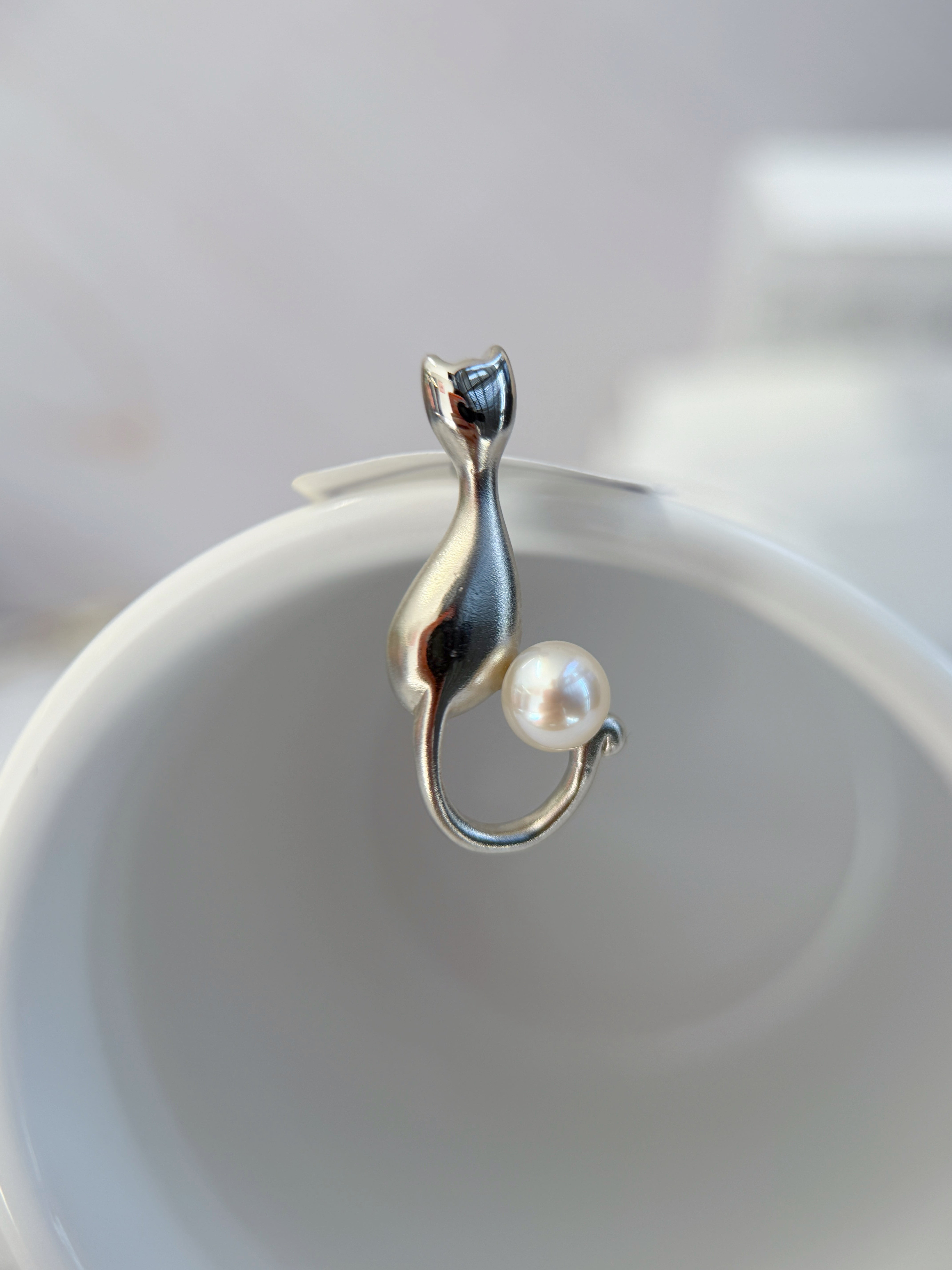 S925 Sterling Sliver Cat Brooch with Natural Akoya Pearl 6-6.5mm