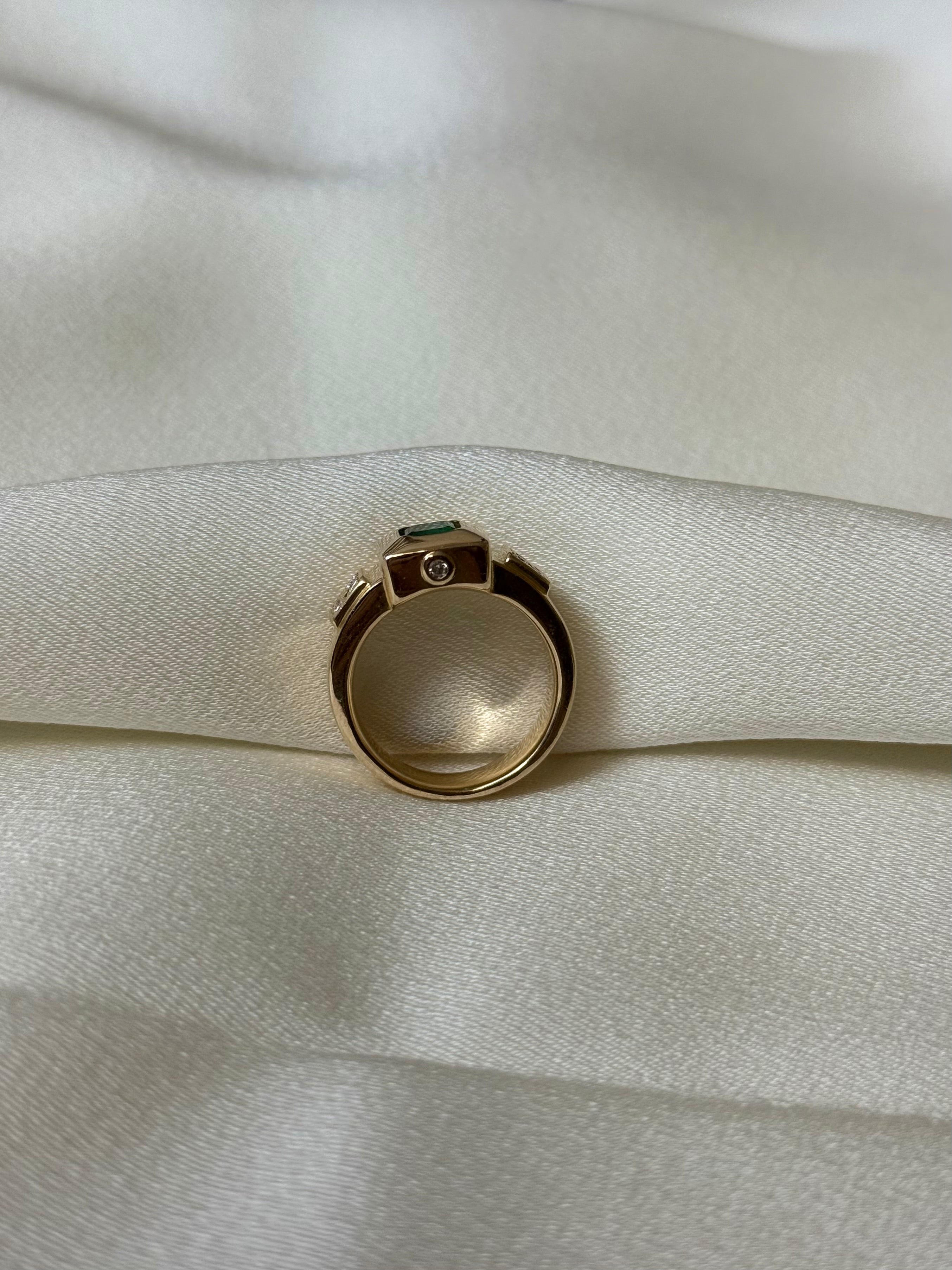 Vintage Ring in K18 Yellow Gold with Emerald & Natural Diamond