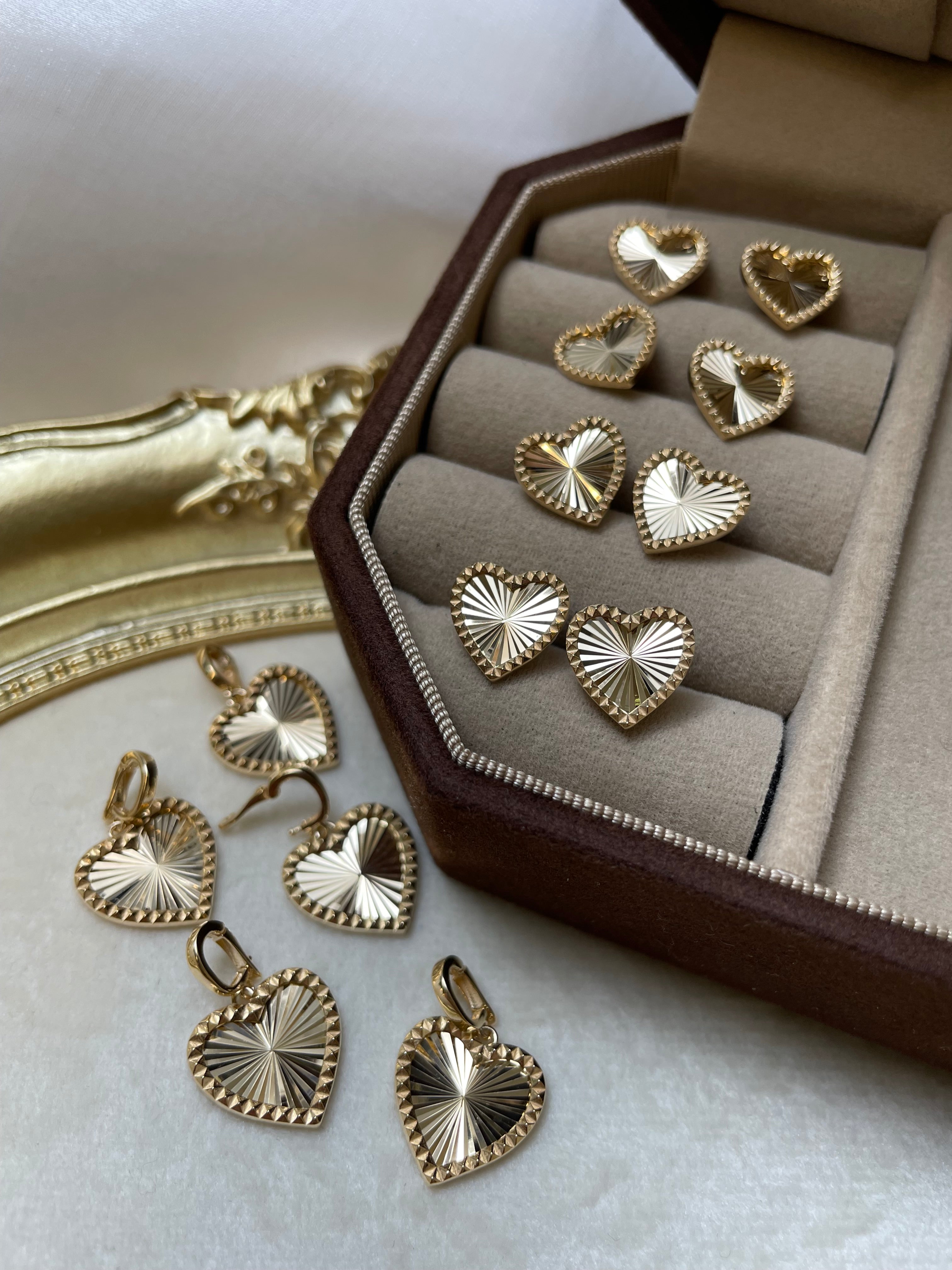 k18 Laser-Faceted Heart Earring