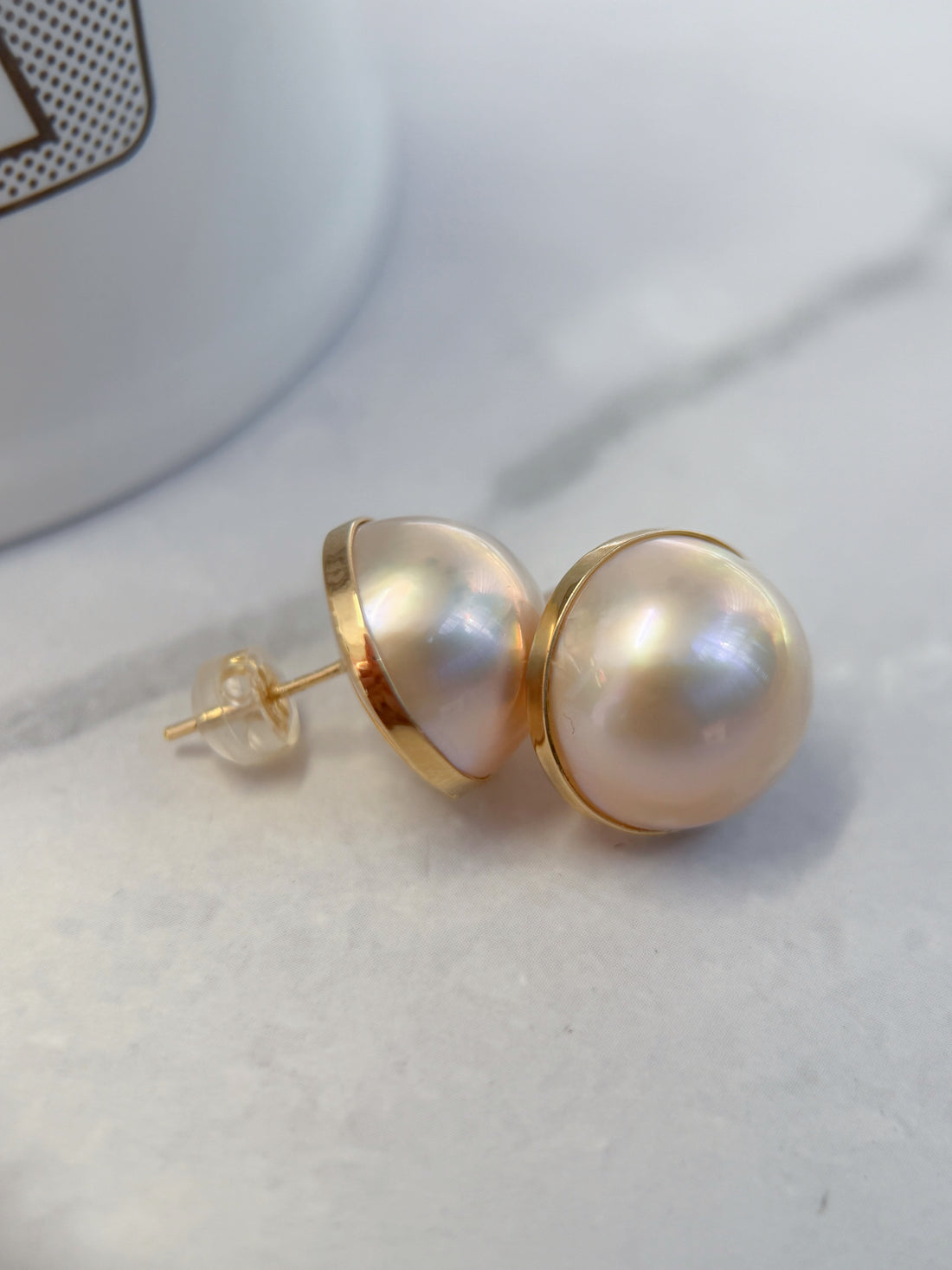 K18 Yellow Gold 14mm Mabe Pearl Button Stud Earrings