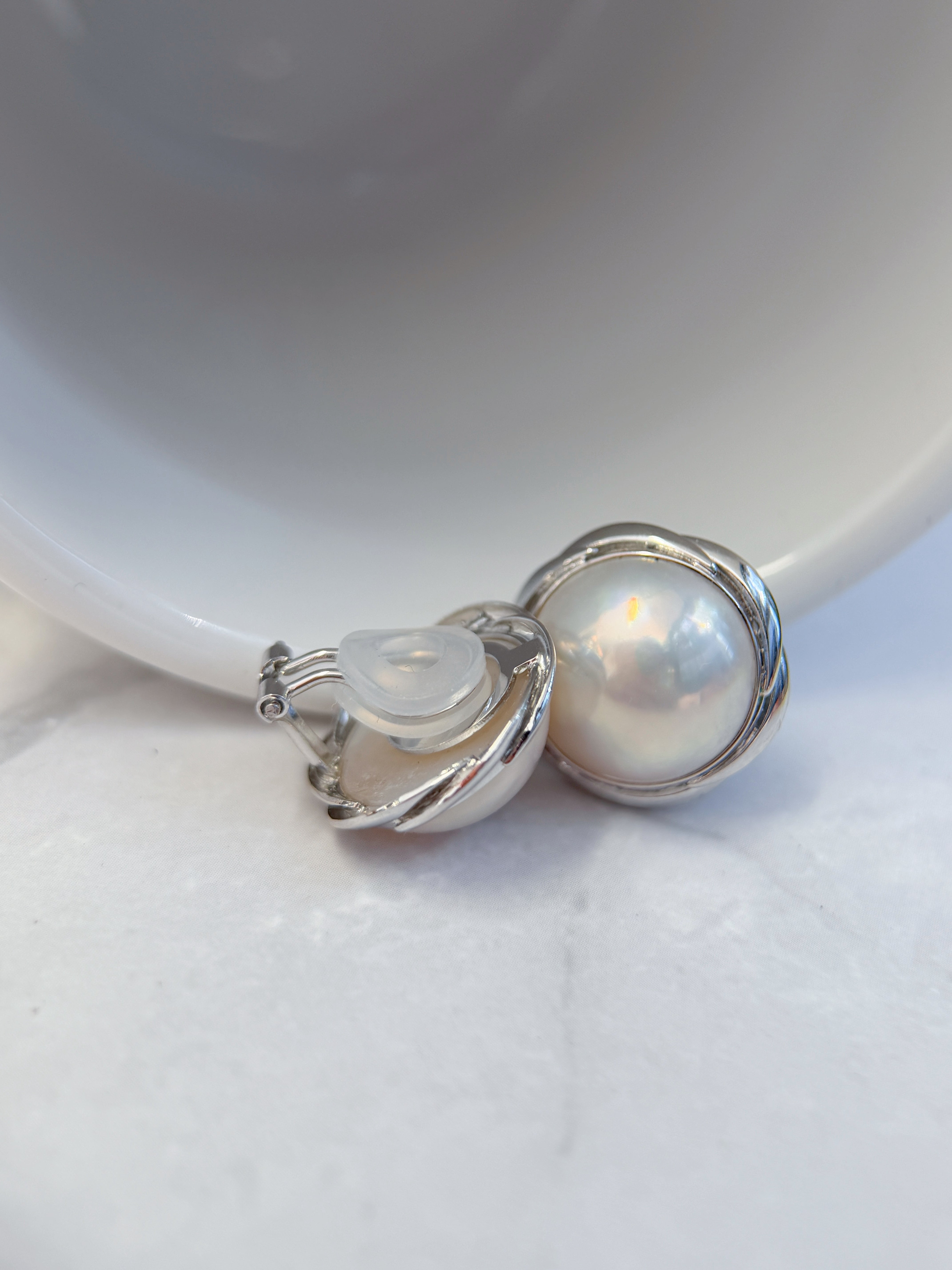 K14 White Gold 14.5mm Mabe Pearl Button Clip-On Earrings