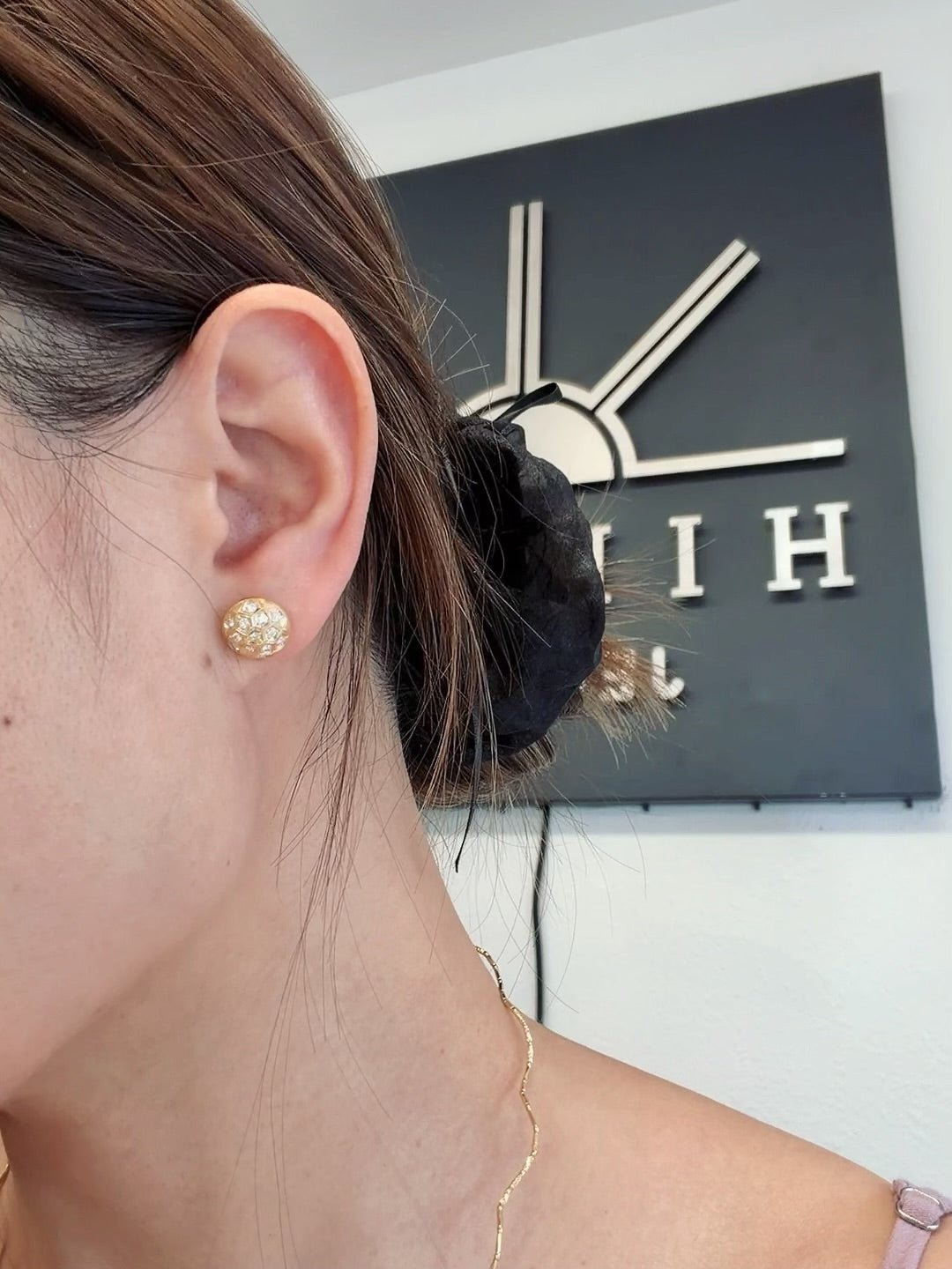 Vintage Round Stud Earrings in K18 Yellow Gold with Diamond