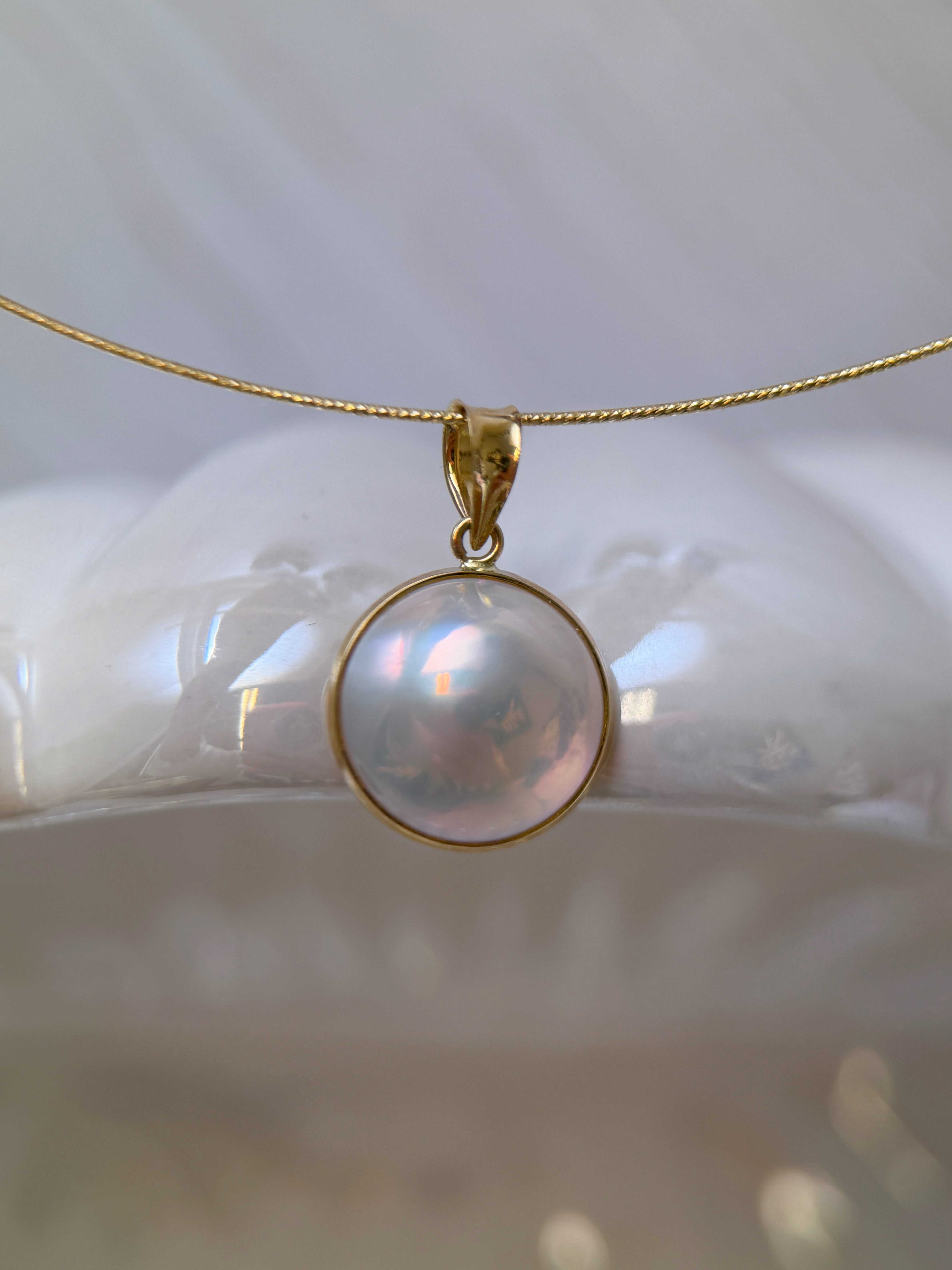 K18 Yellow Gold 13mm Mabe Pearl Pendant (Pendant Only）