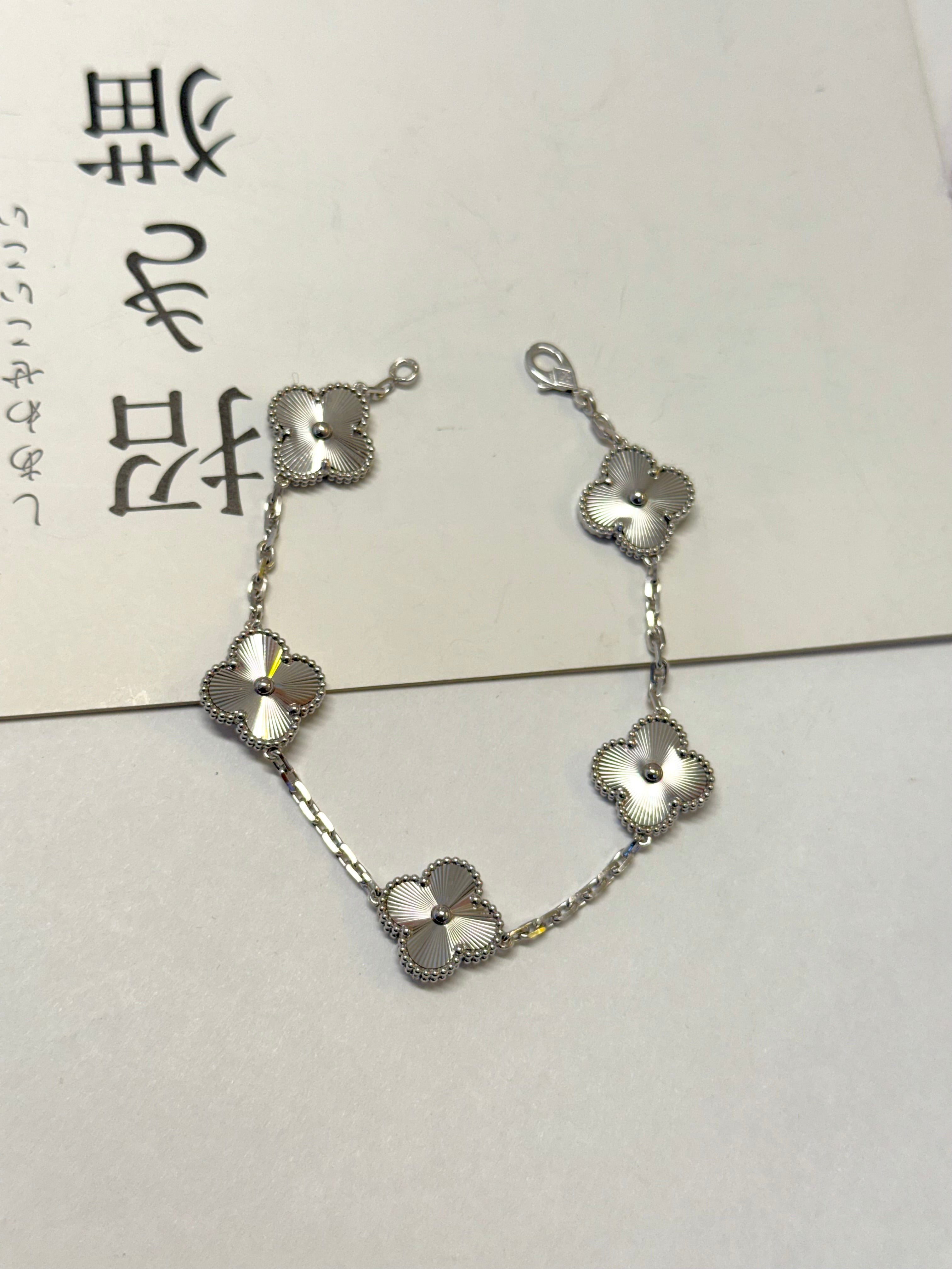 Four-leaf clover bracelet