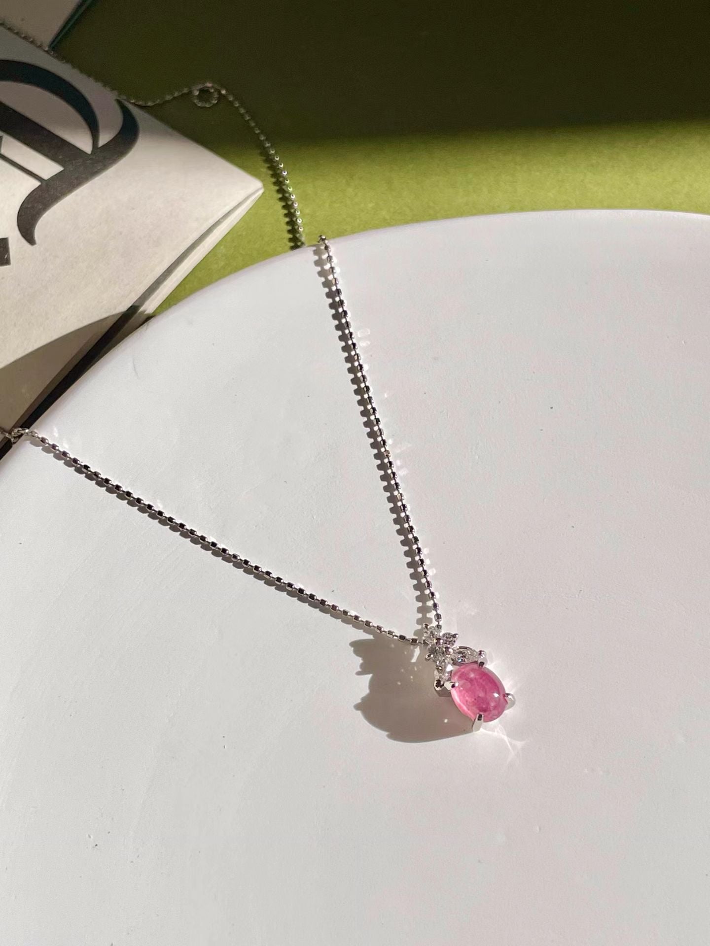 0.98CT Cat’s Eye Strawberry color Beryl
