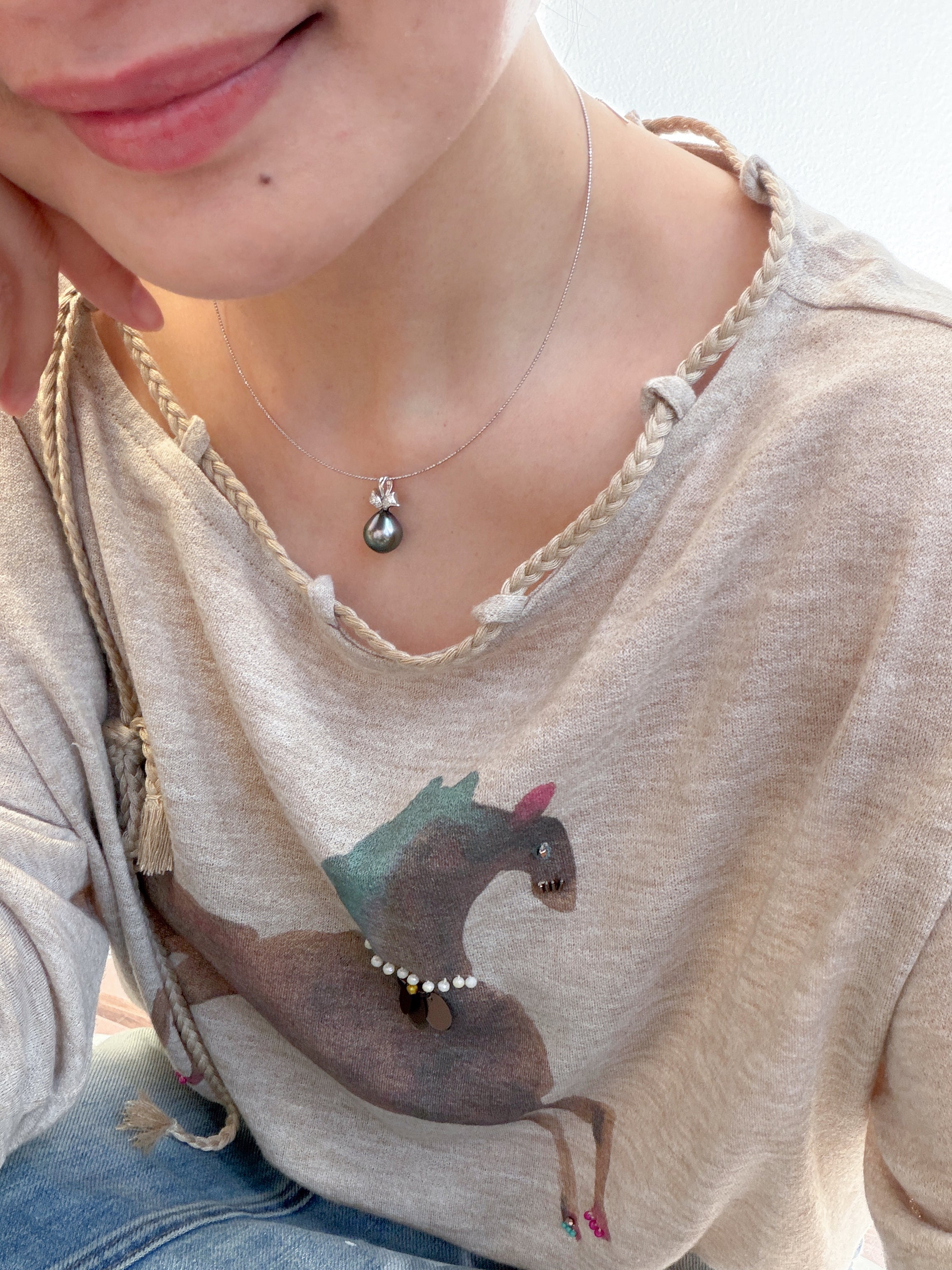 K18 Gold Tahitian Black Pearl Pendant with Natural Diamond Bow Motif
