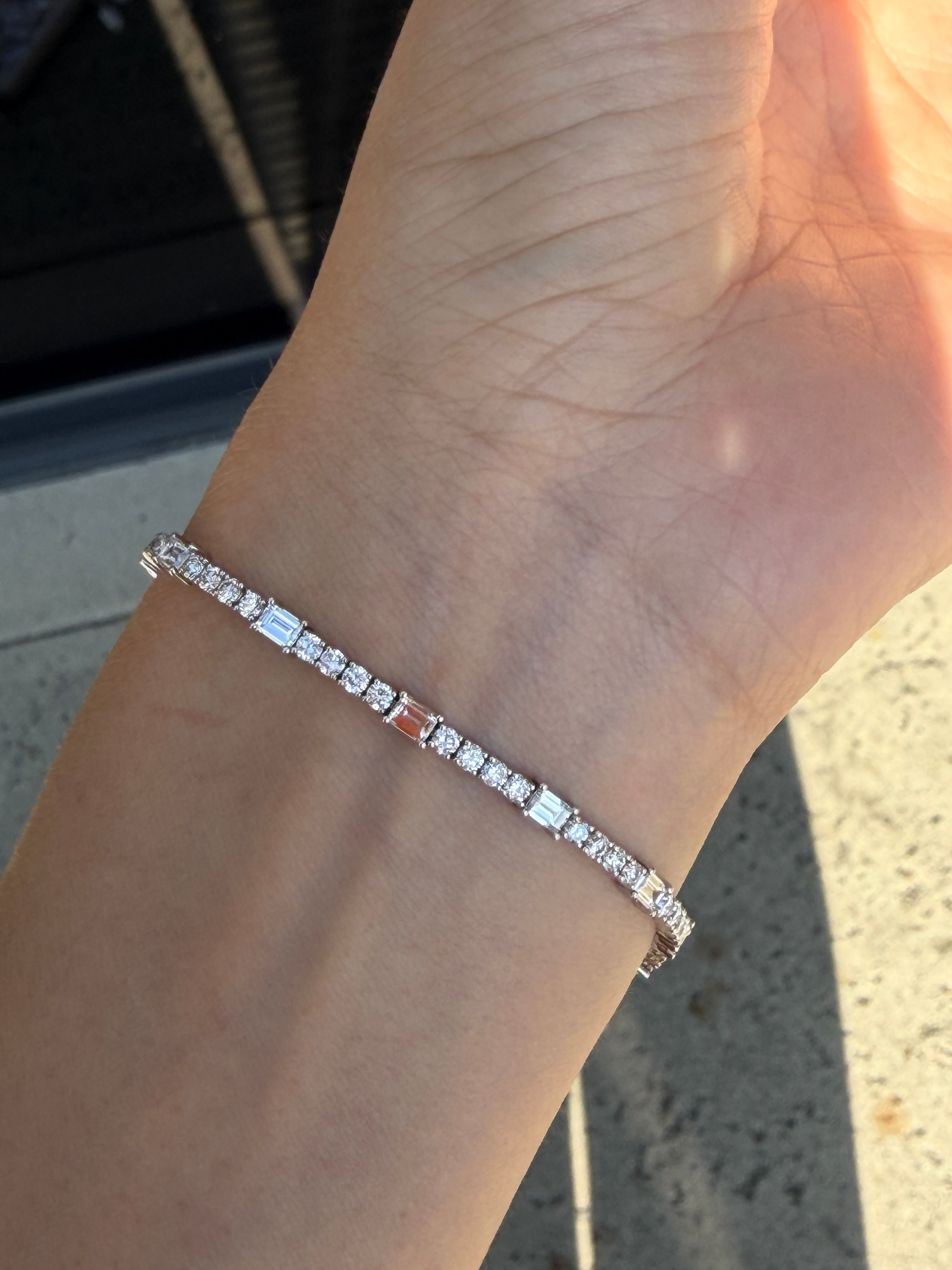 4 Carat Tennis Bracelet With Emerald Cut Diamond In 18K Gold