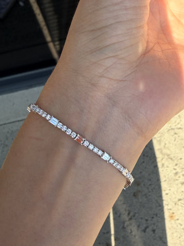 4 Carat Tennis Bracelet With Emerald Cut Diamond In 18K Gold