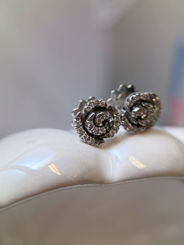 Italy PV Vintage Rose Shape Diamond Earrings in K18 White Gold