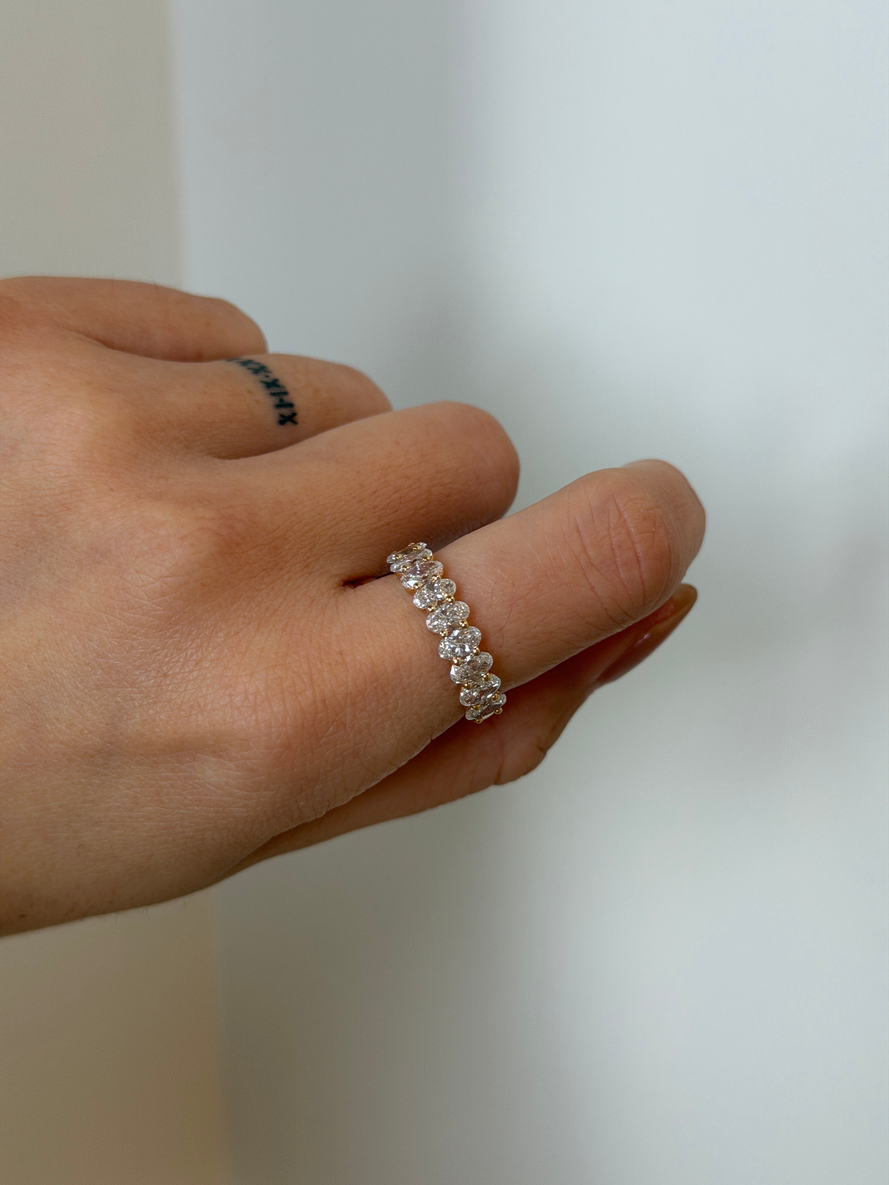 Oval Eternity Lab-Grown Diamond Ring（1.8ct） 18K Yellow Gold