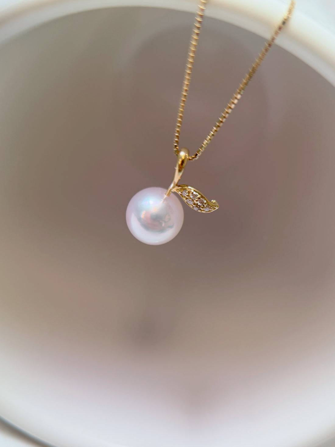 K18 Akoya Pearl Apple Pendant Necklace with Natural Diamond Leaf