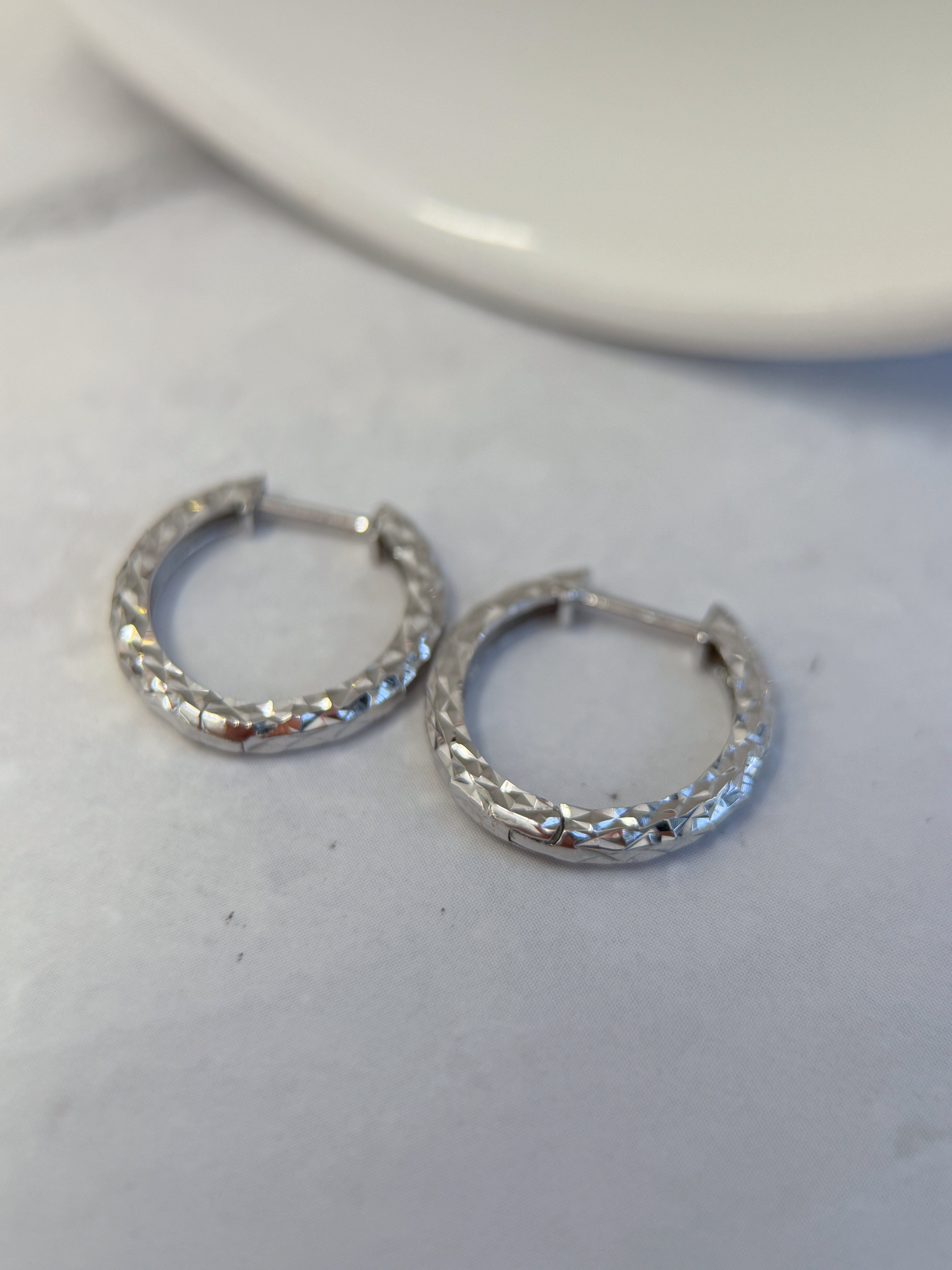Diamond-pattern Hoop Earrings