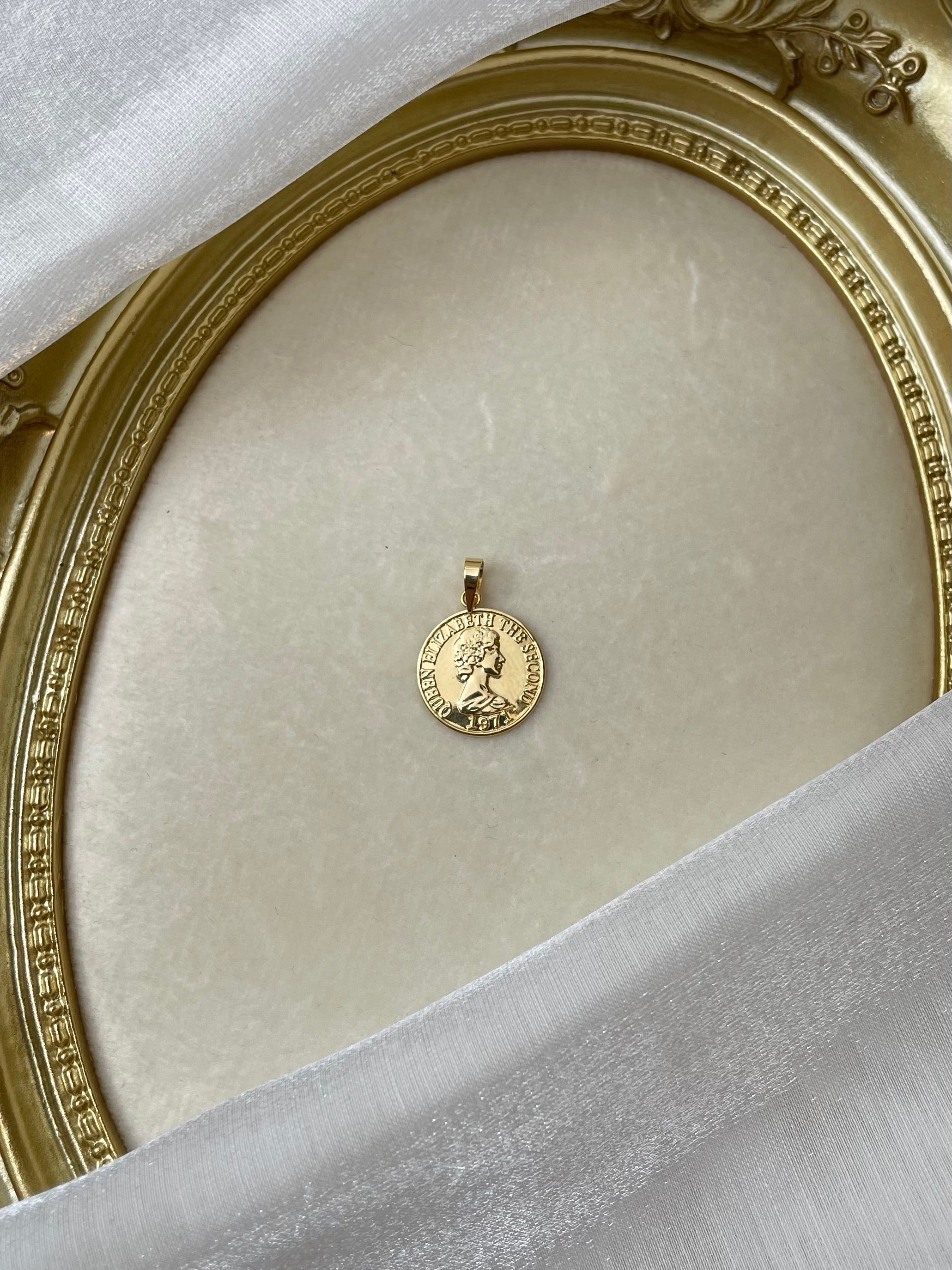 K18 Gold Queen Elizabeth Coin Pendant