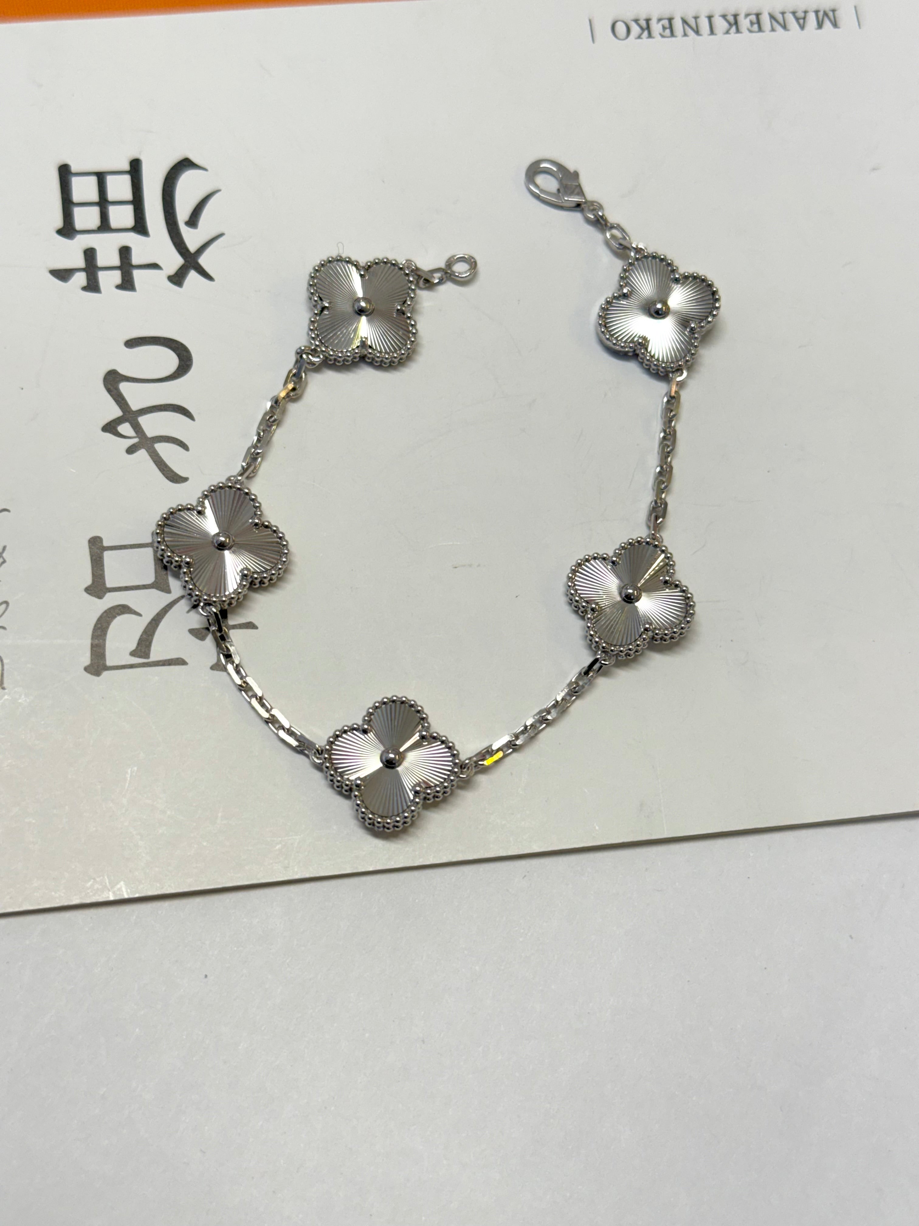 Four-leaf clover bracelet