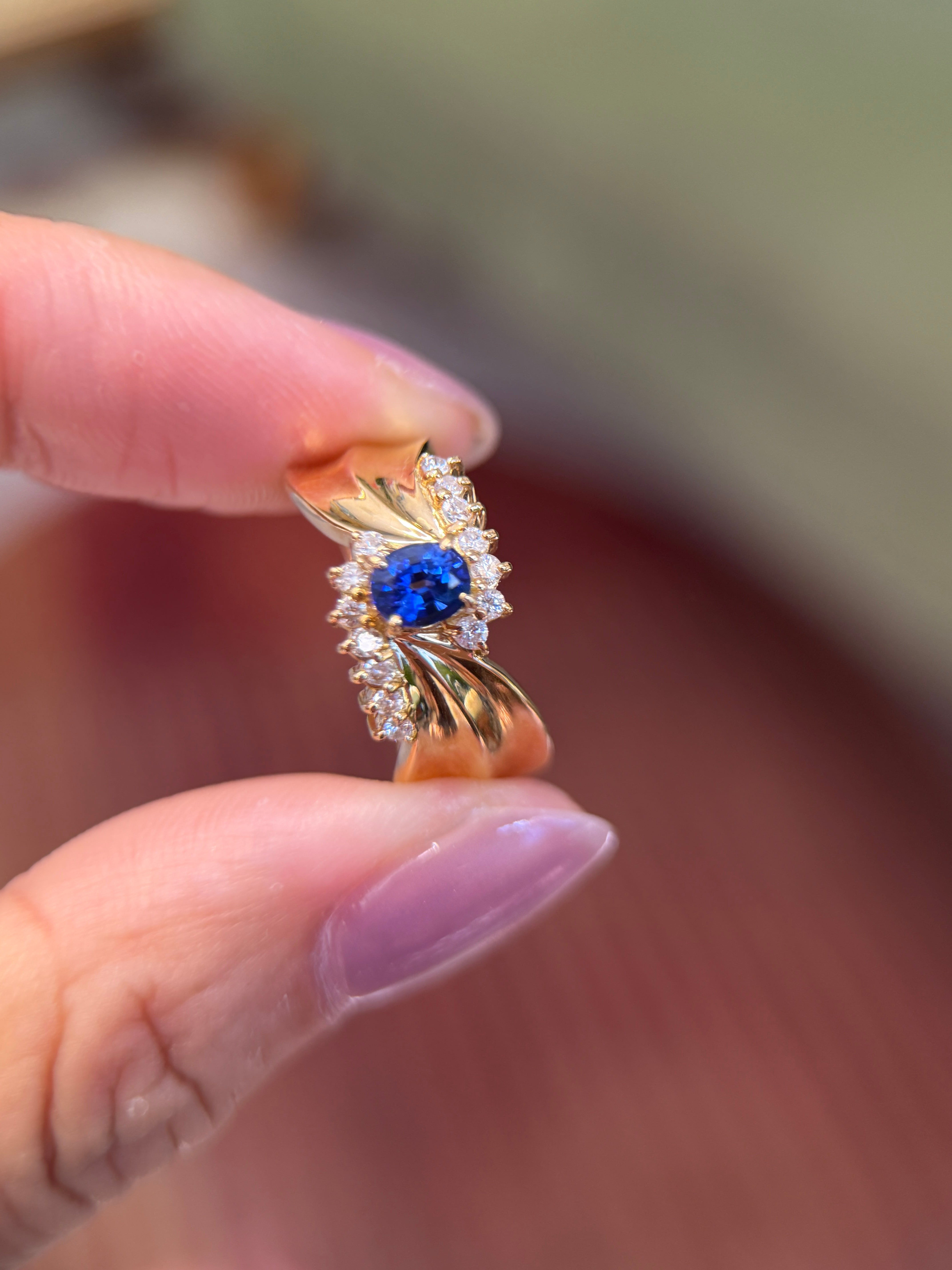 18K Yellow Gold Oval Sapphire Halo Diamond Ring