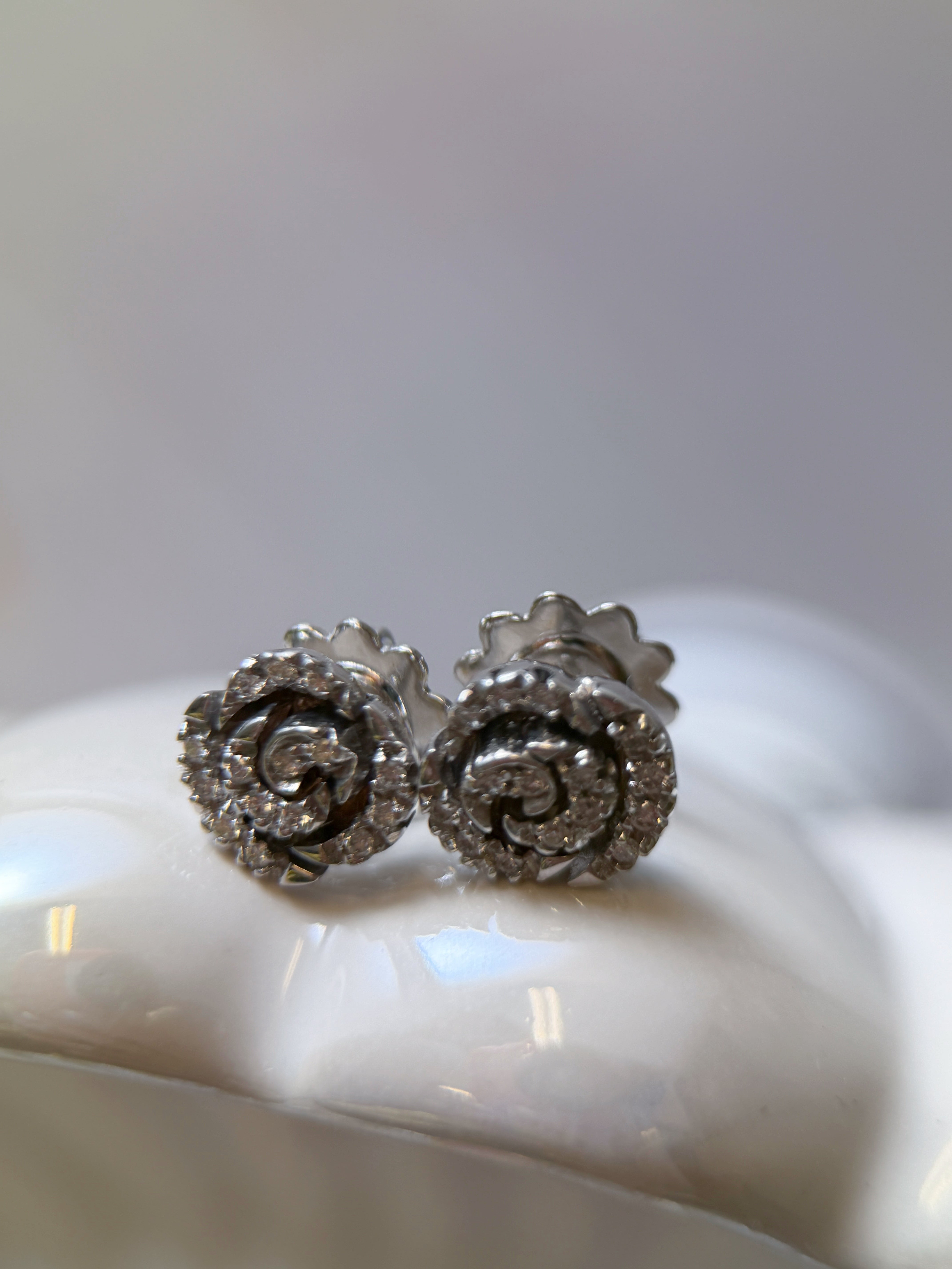 Italy PV Vintage Rose Shape Diamond Earrings in K18 White Gold