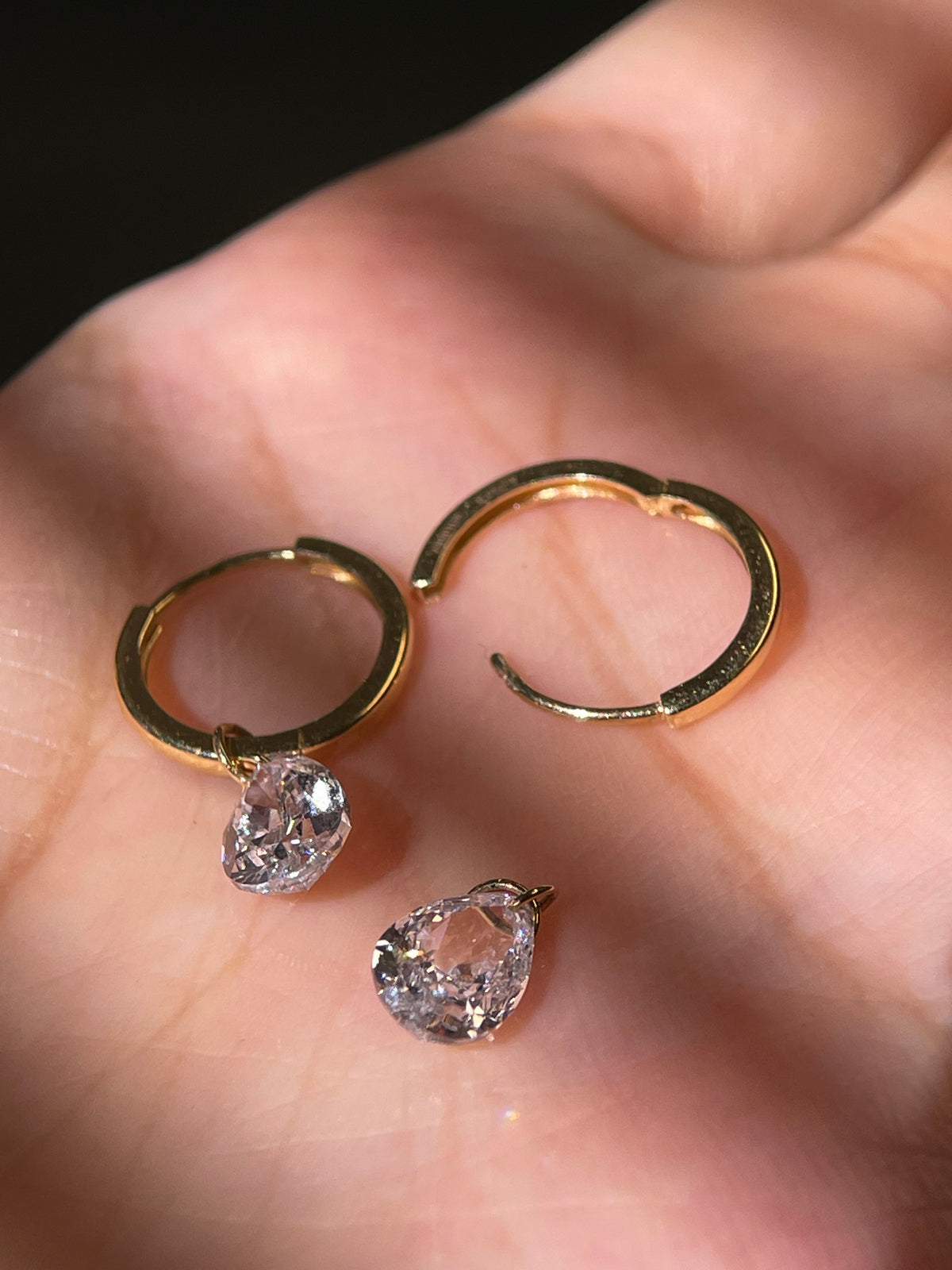 ⭐️Dainty Pear Diamond Hoop Earrings 2CT