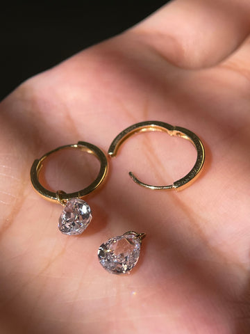 ⭐️Dainty Pear Diamond Hoop Earrings 2CT