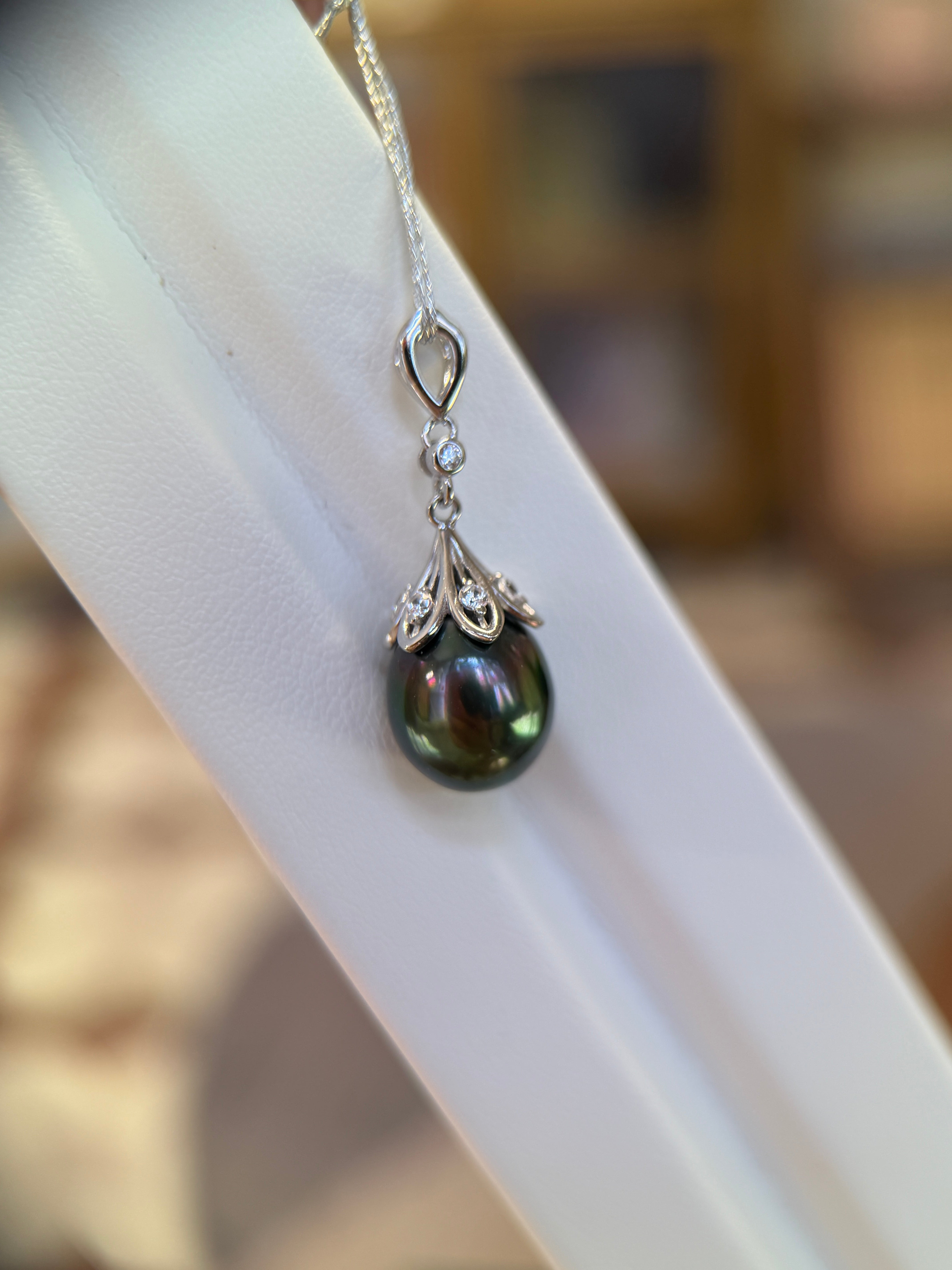 10.1×11.8mm Tahitian Black Pearl Pendant Silver Setting (Pendant Only)