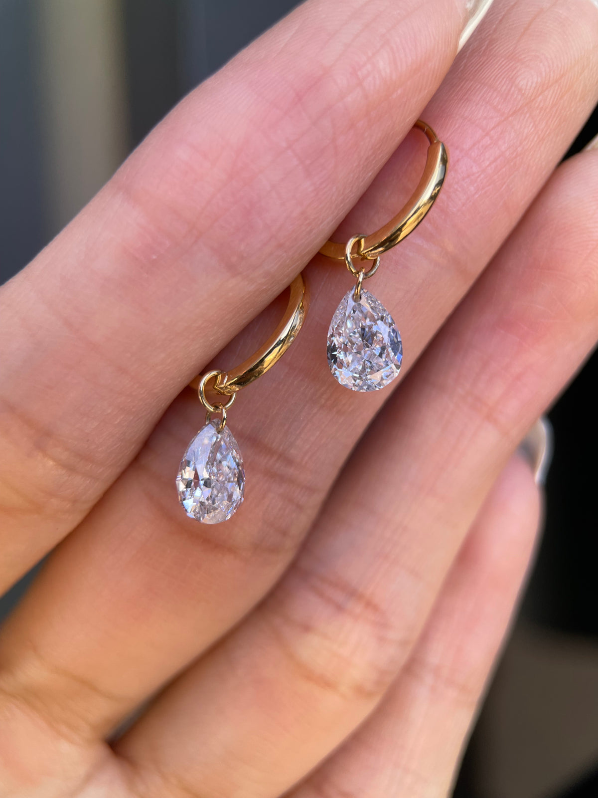 ⭐️Dainty Pear Diamond Hoop Earrings 2CT