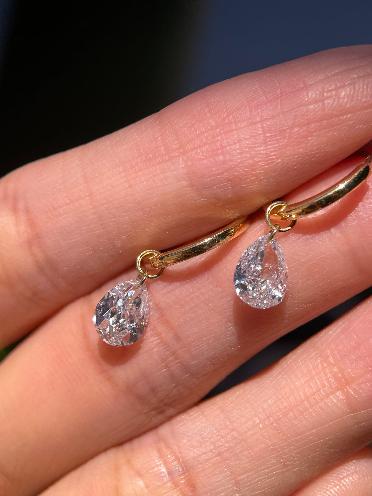⭐️Dainty Pear Diamond Hoop Earrings 2CT