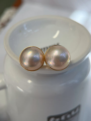 K18 Yellow Gold 14mm Mabe Pearl Button Stud Earrings