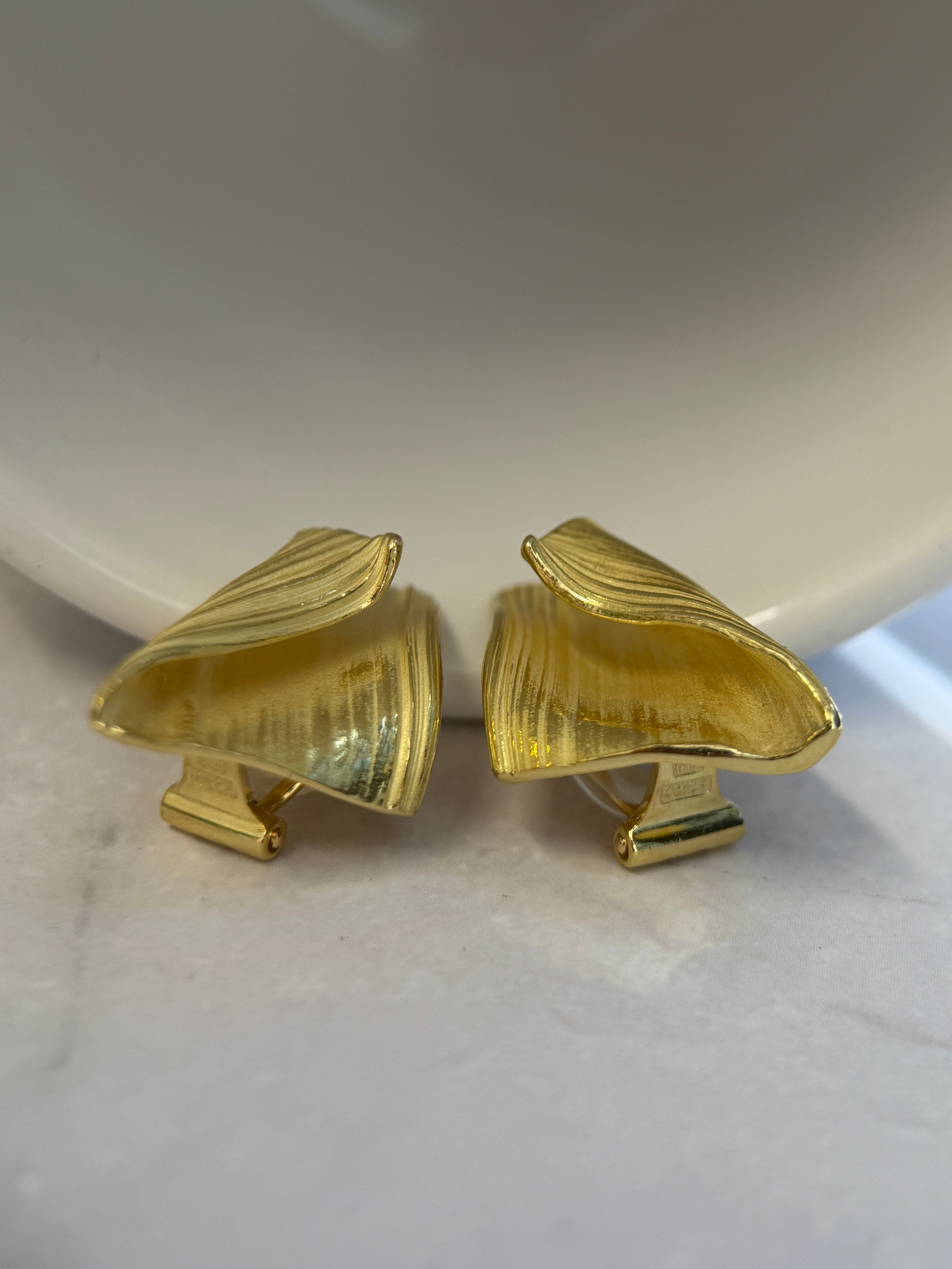 Akira Tomoyas TOMOYAS K18 Yellow Gold Sculptural Textured Earrings