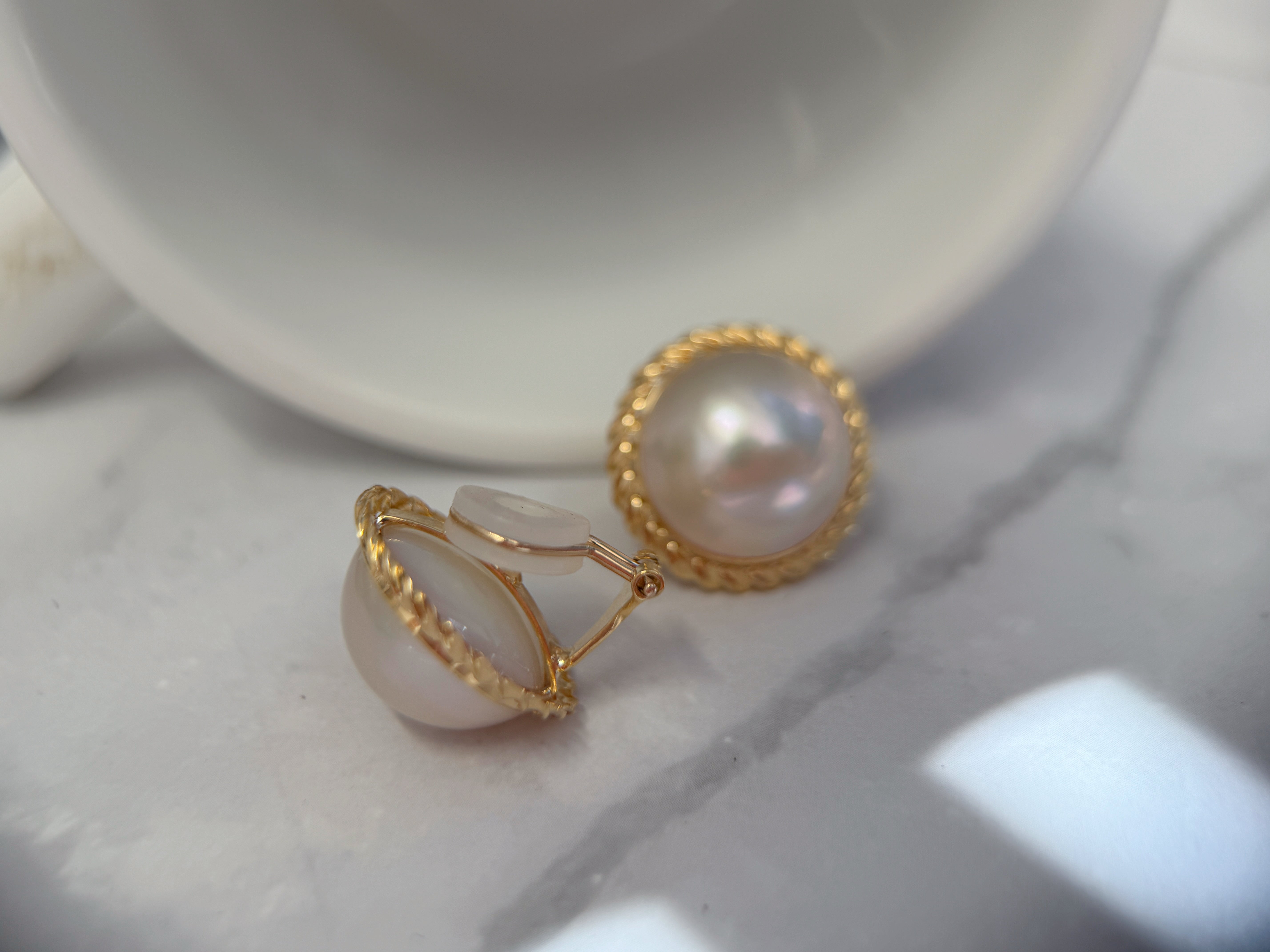K18 Yellow Gold 15.5mm Mabe Pearl Button Clip-On Earrings