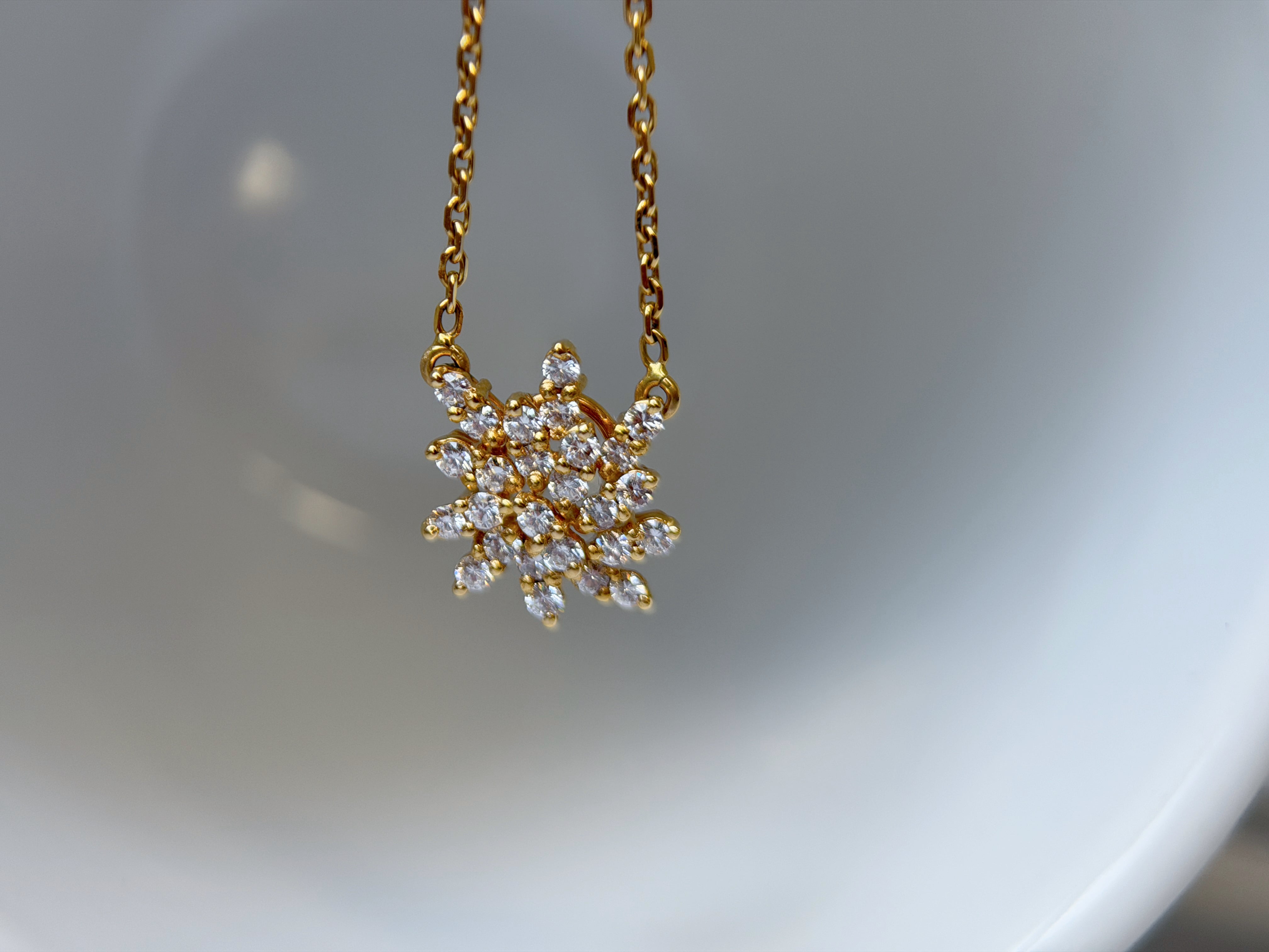 K18 Gold Natural Diamond Floral Cluster Pendant Necklace
