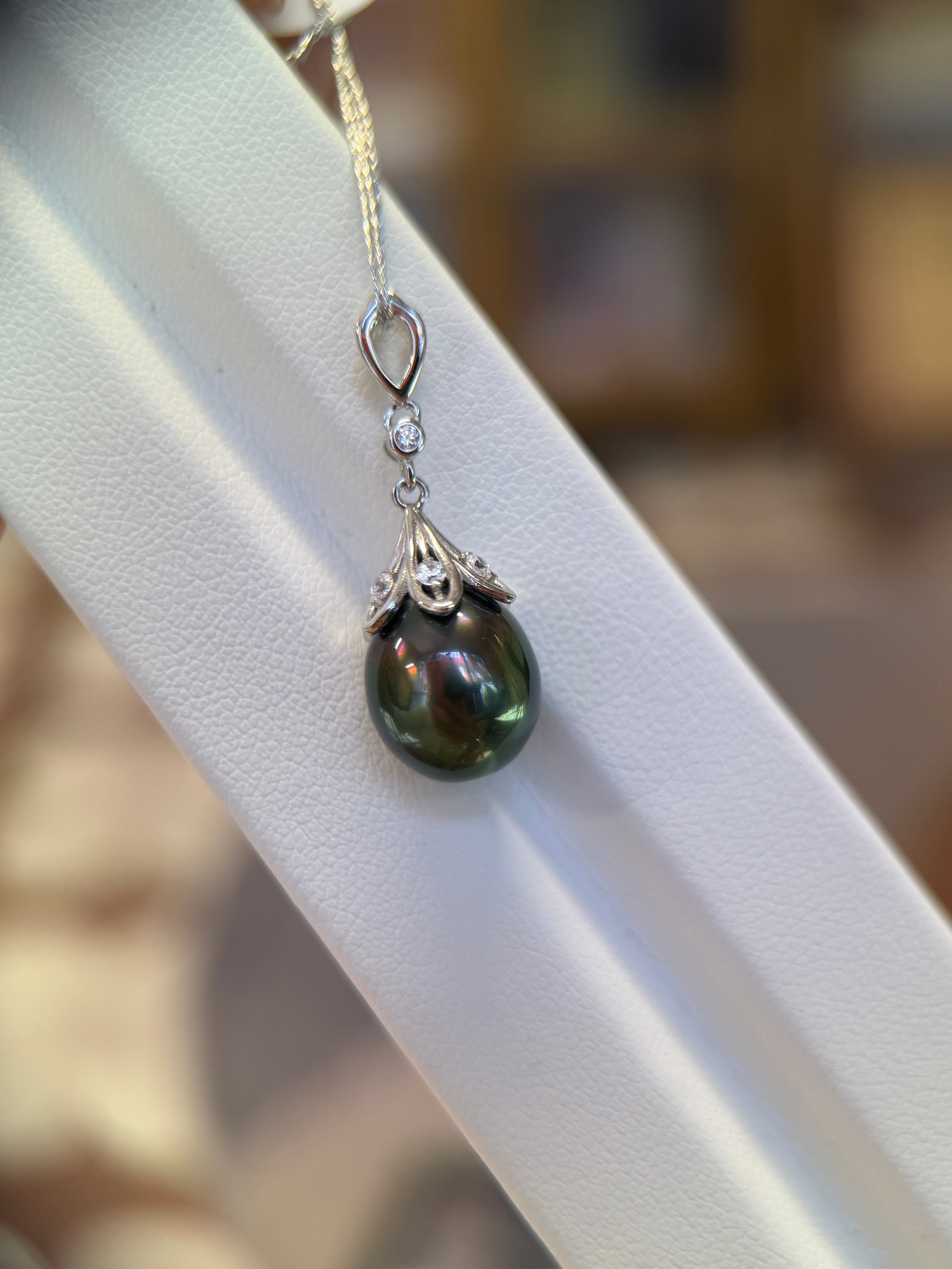 10.1×11.8mm Tahitian Black Pearl Pendant Silver Setting (Pendant Only)