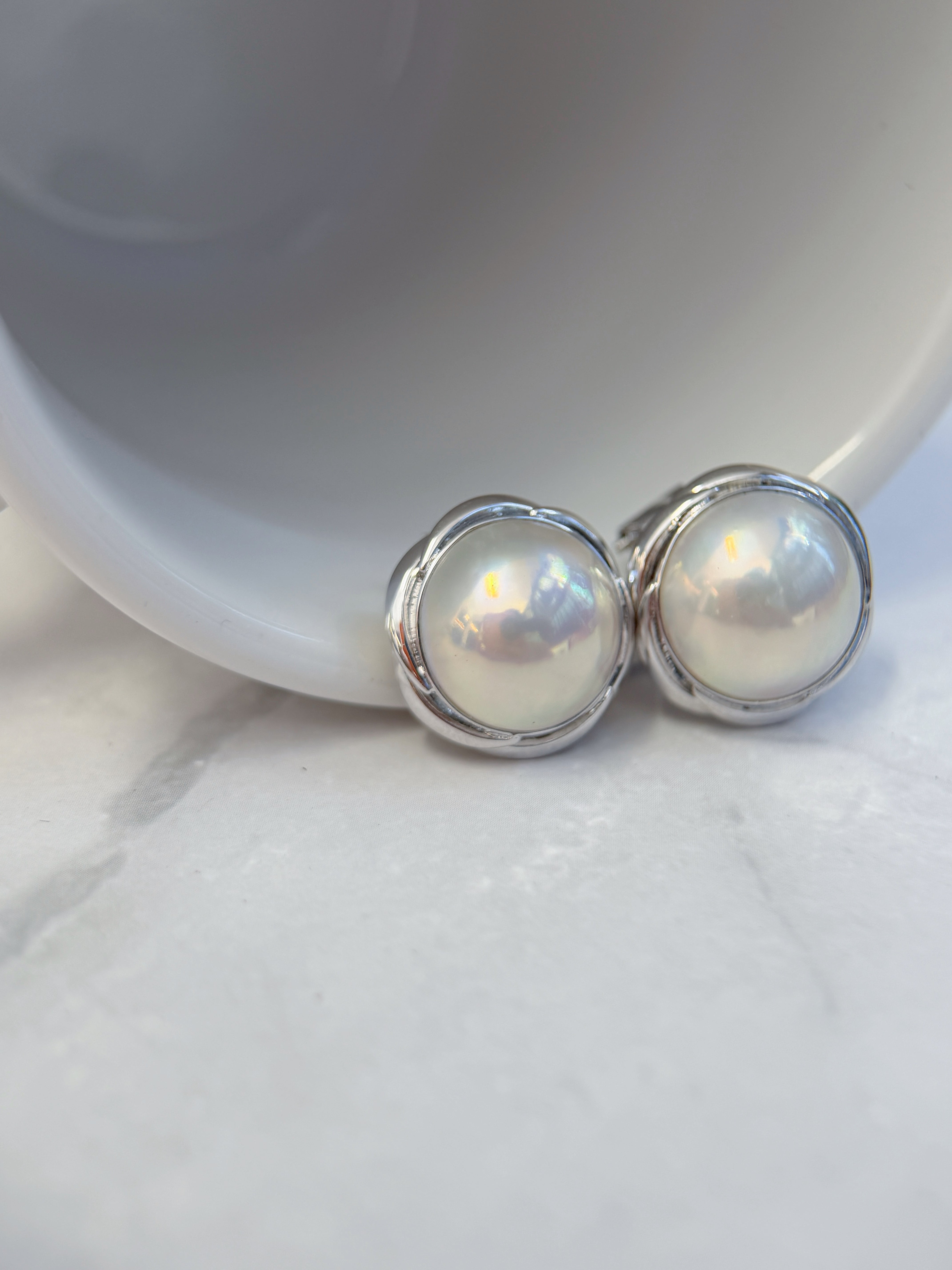 K14 White Gold 14.5mm Mabe Pearl Button Clip-On Earrings