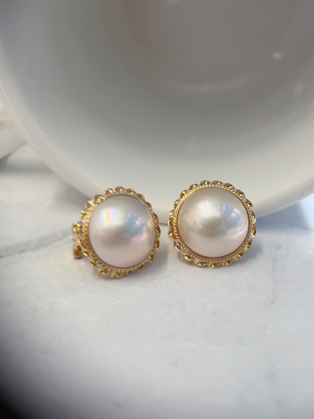 K18 Yellow Gold 13.5mm Mabe Pearl Button Clip-On Earrings