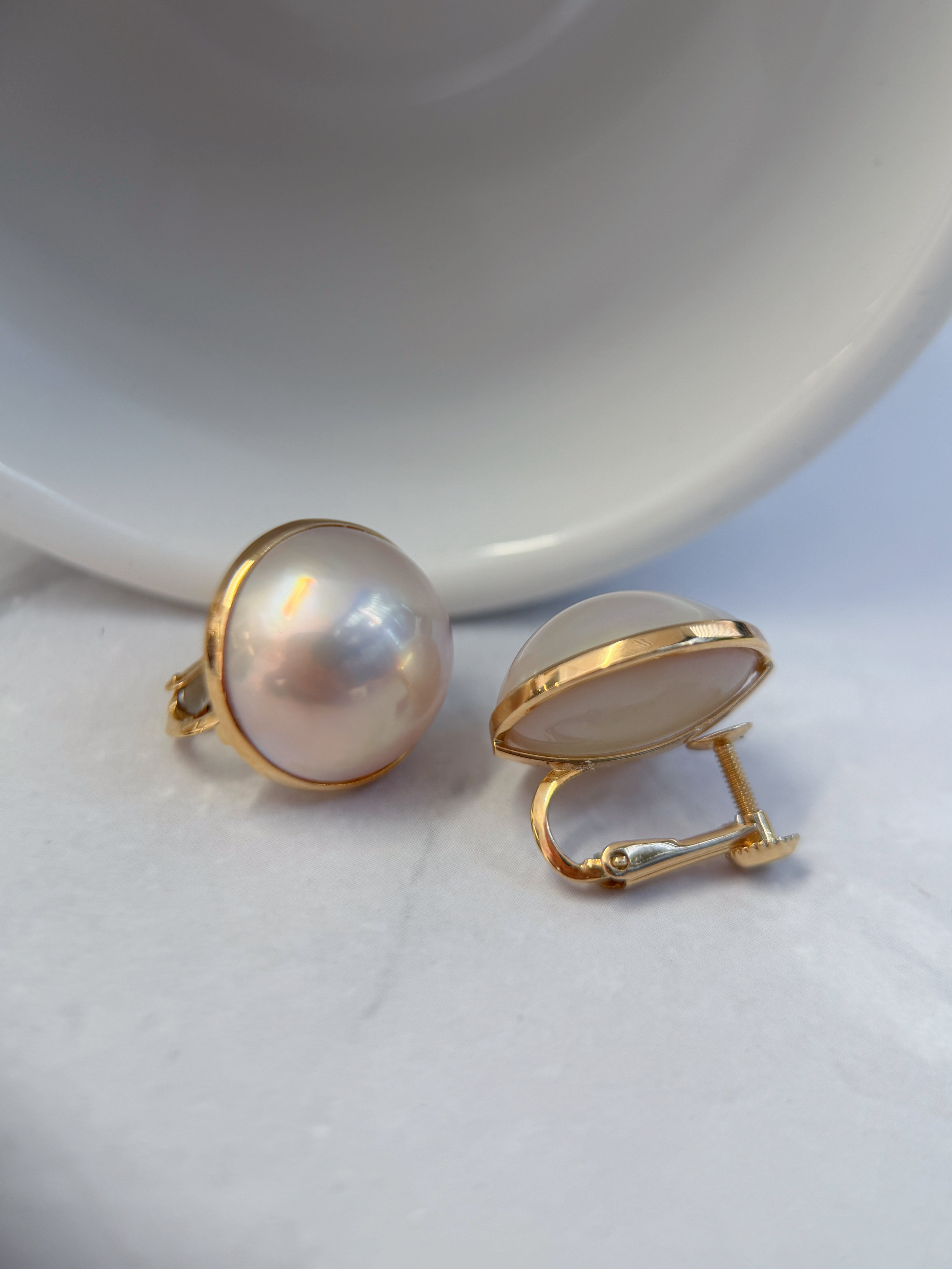 K18 Yellow Gold 14.7mm Mabe Pearl Button Clip-On Earrings