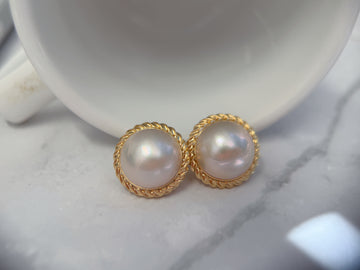K18 Yellow Gold 15.5mm Mabe Pearl Button Clip-On Earrings