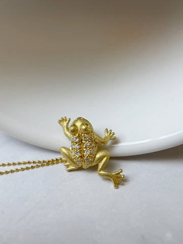 K18 Yellow Gold Natural Diamond Frog Pendant Necklace | Animal Jewelry
